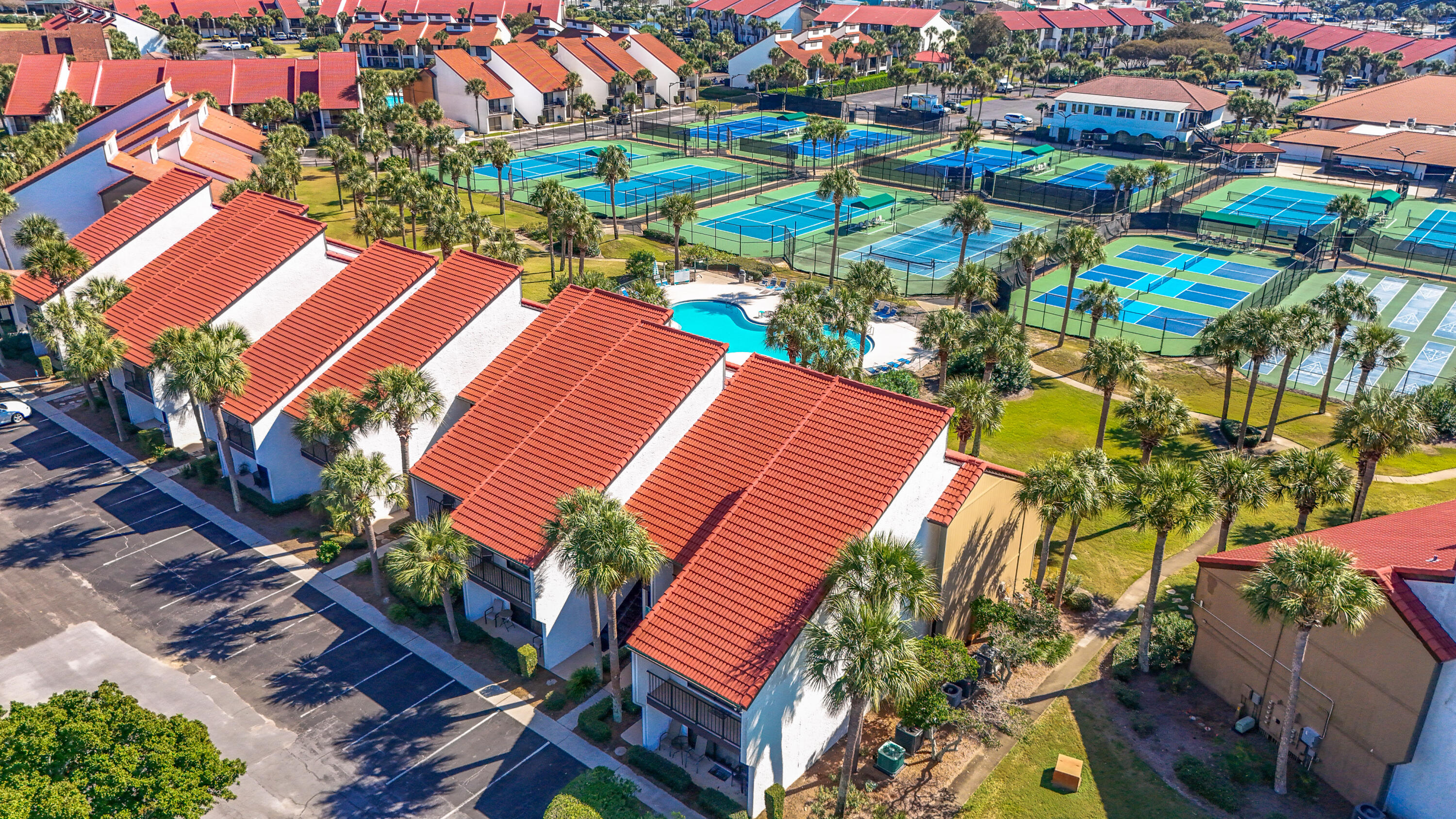 RIVER OAKS TENNIS VILLAS - Residential