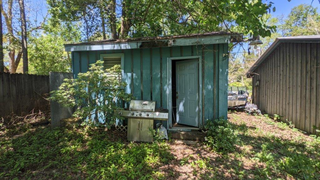 NO RECORDED SUBDIVISION - Residential