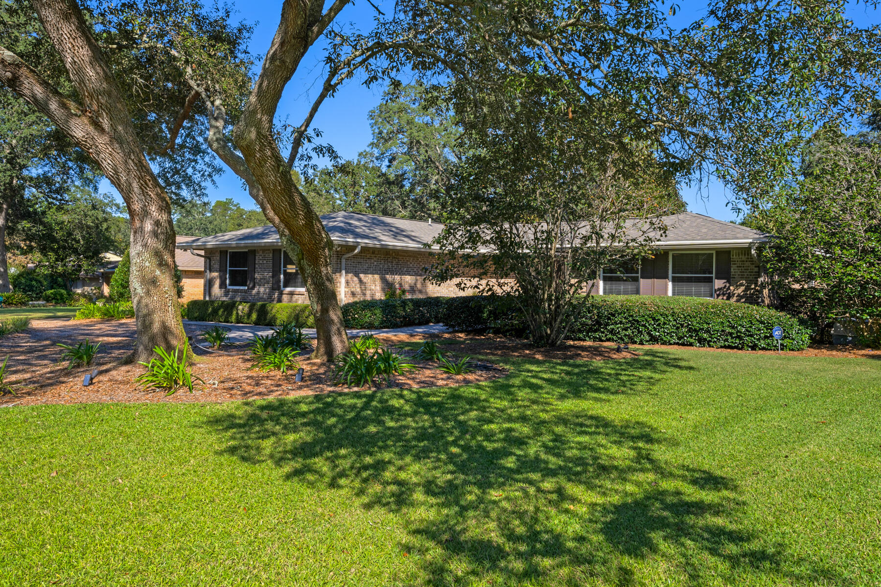 ROCKY BAYOU COUNTRY CLUB ESTATES 1 - Residential