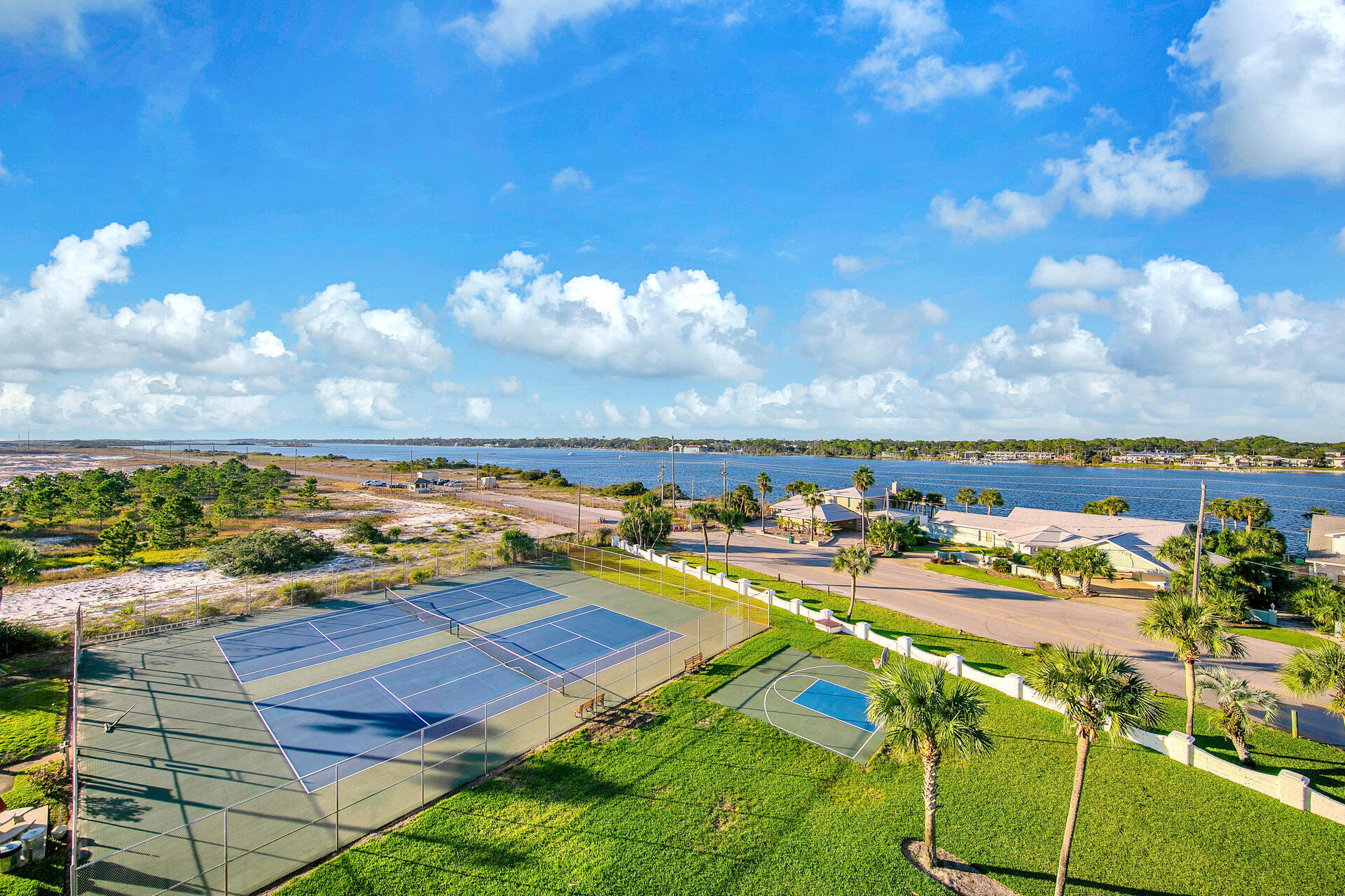 EL MATADOR CONDO - Residential