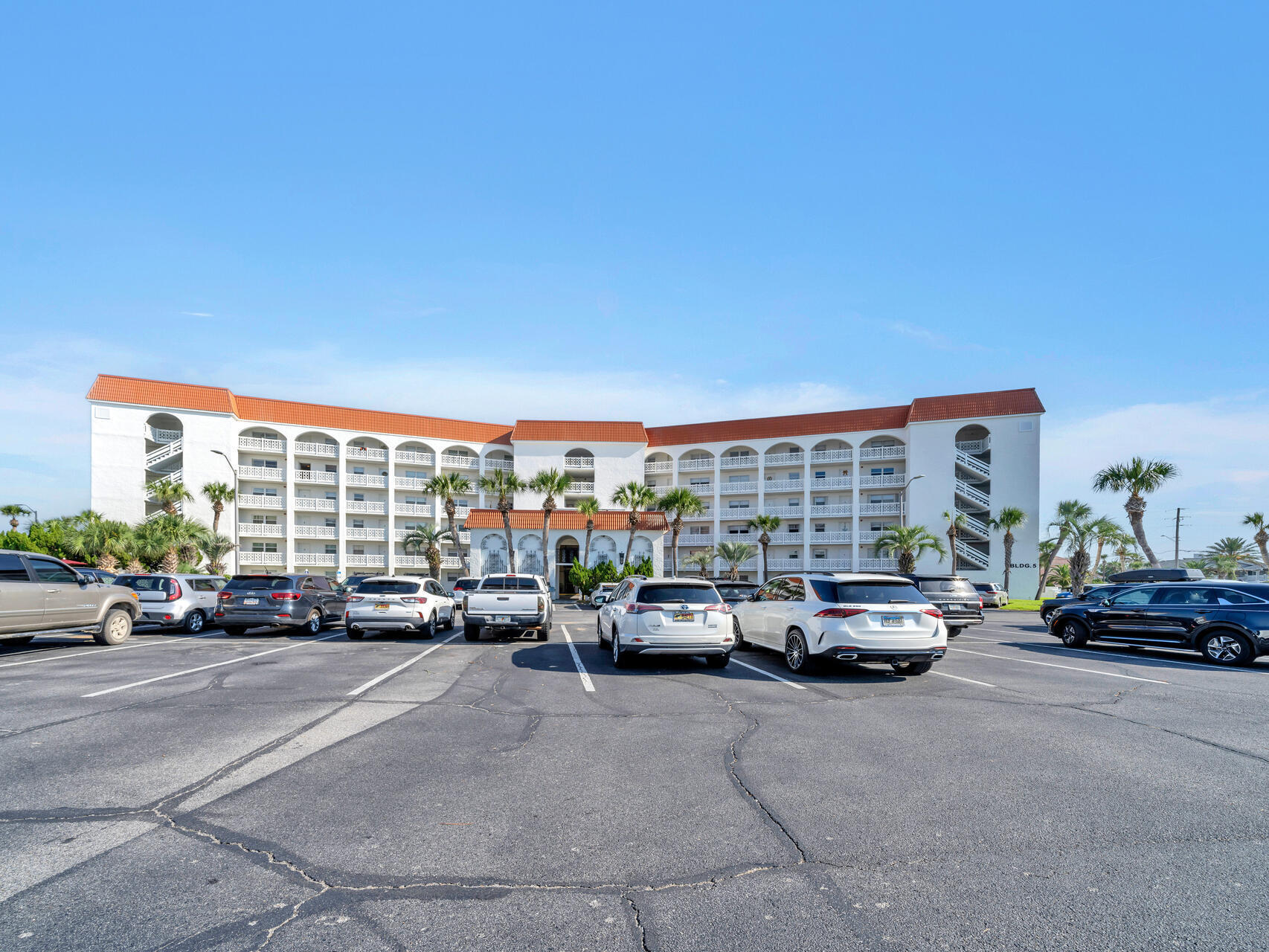 EL MATADOR CONDO - Residential