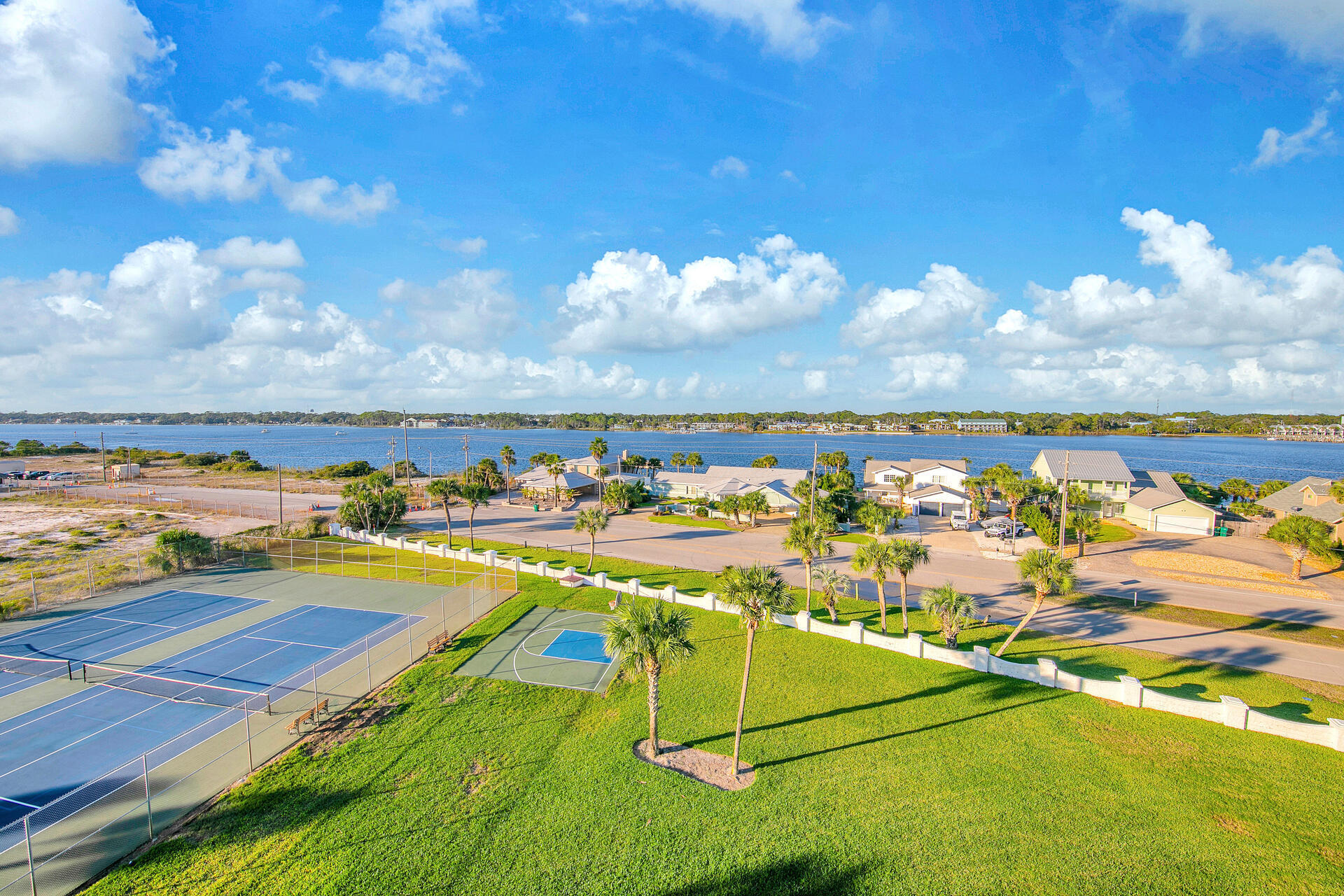 EL MATADOR CONDO - Residential