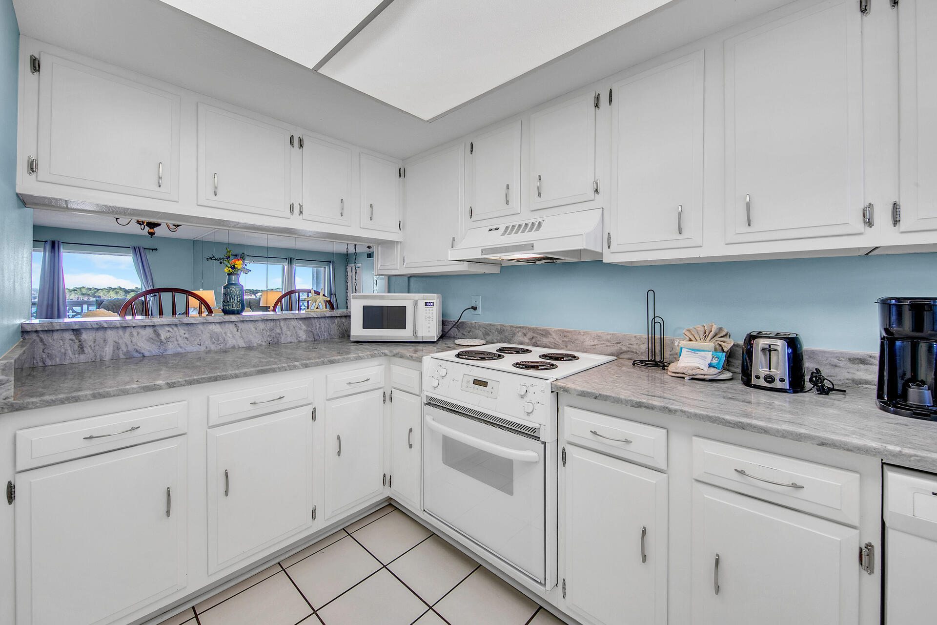 EL MATADOR CONDO - Residential