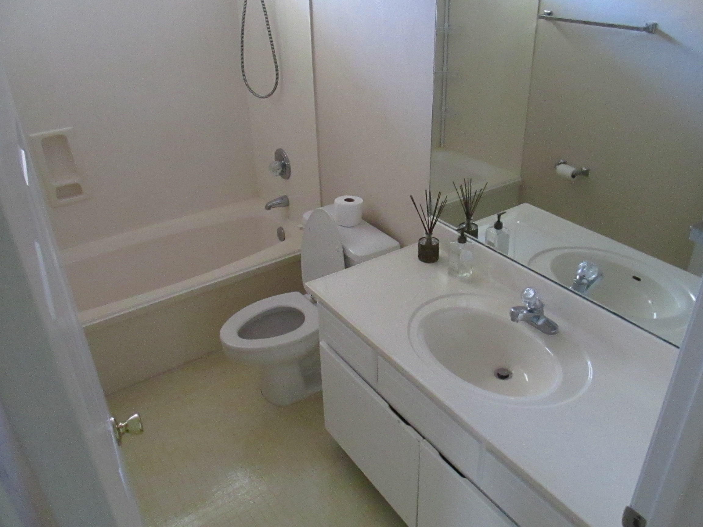 HARBOR BREEZE - Residential Lease