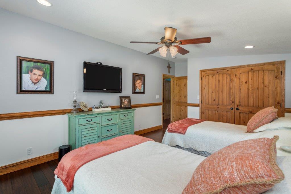 ELLIOTTS POINT 10TH ADDN - Residential