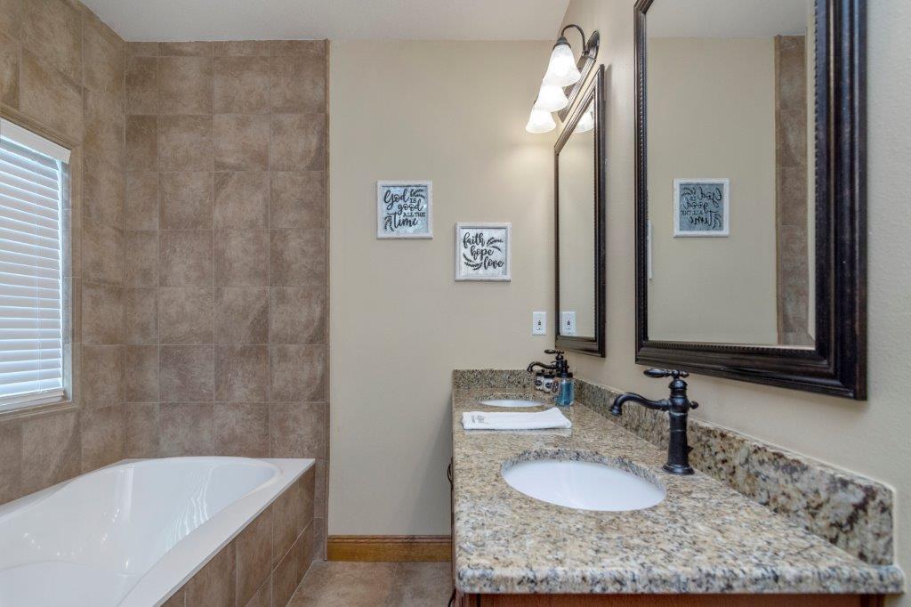 ELLIOTTS POINT 10TH ADDN - Residential