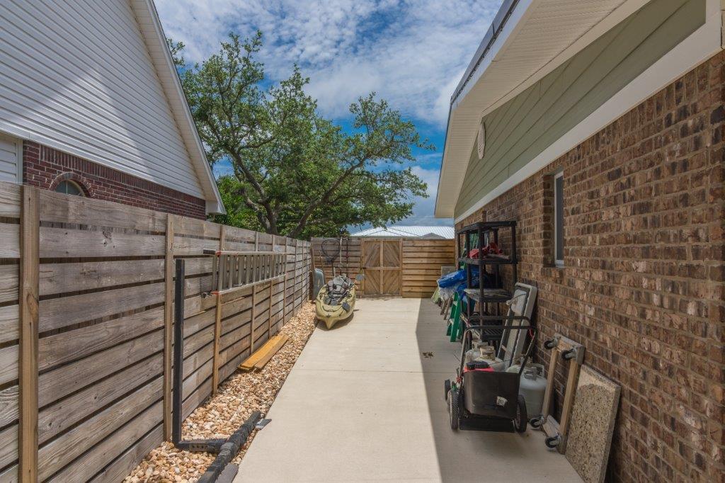 ELLIOTTS POINT 10TH ADDN - Residential