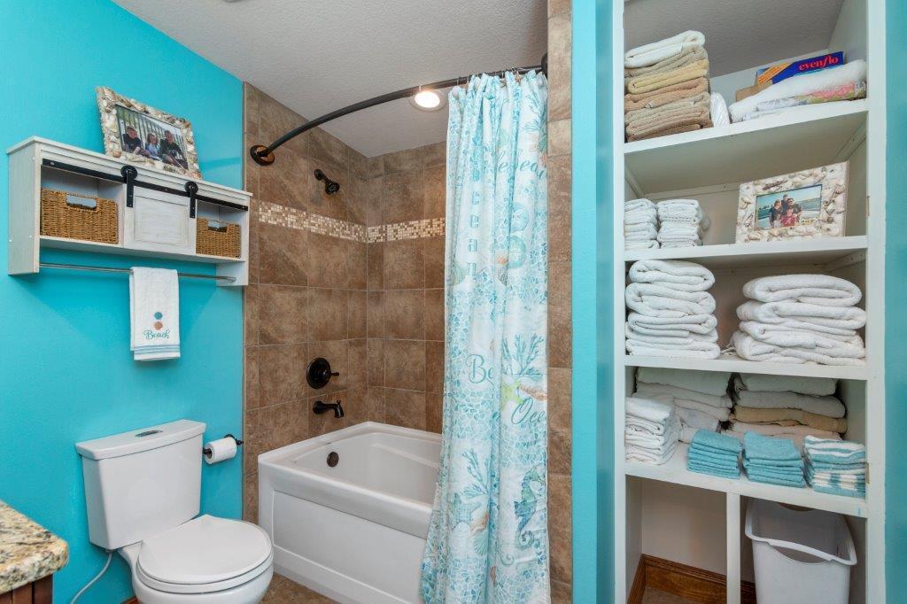 ELLIOTTS POINT 10TH ADDN - Residential