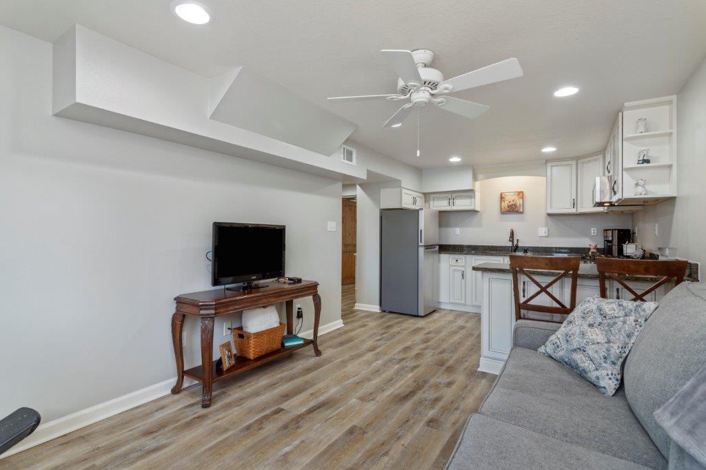 ELLIOTTS POINT 10TH ADDN - Residential