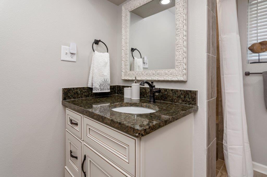 ELLIOTTS POINT 10TH ADDN - Residential