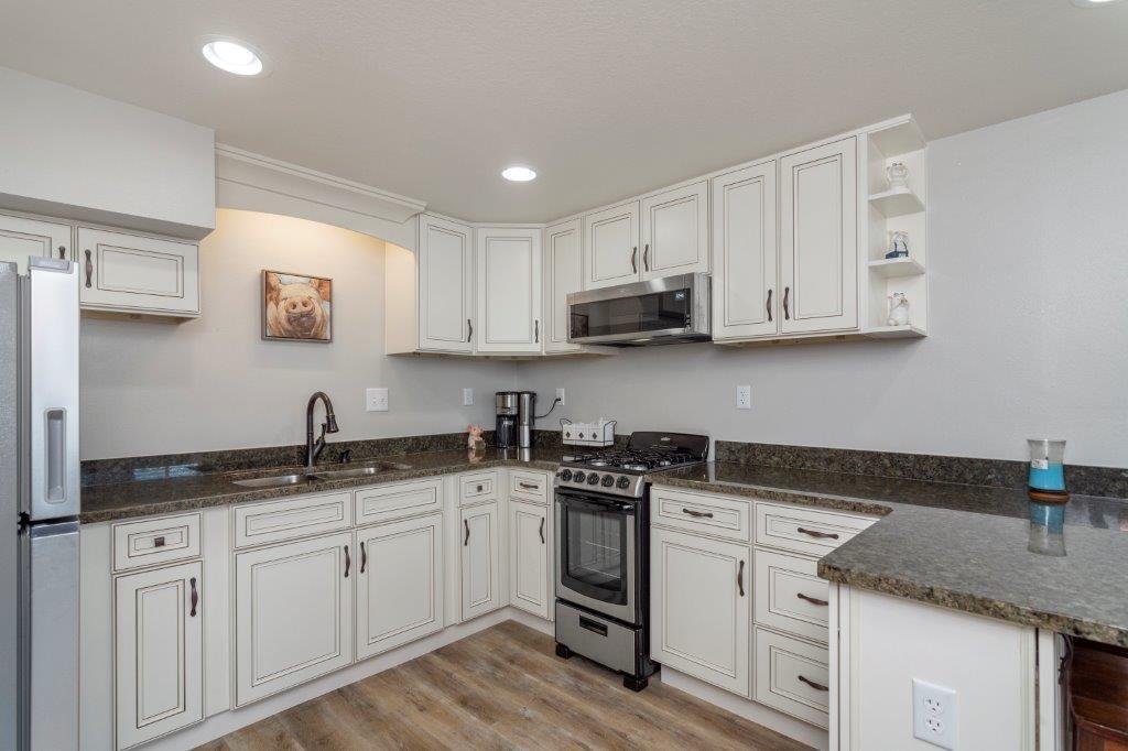 ELLIOTTS POINT 10TH ADDN - Residential