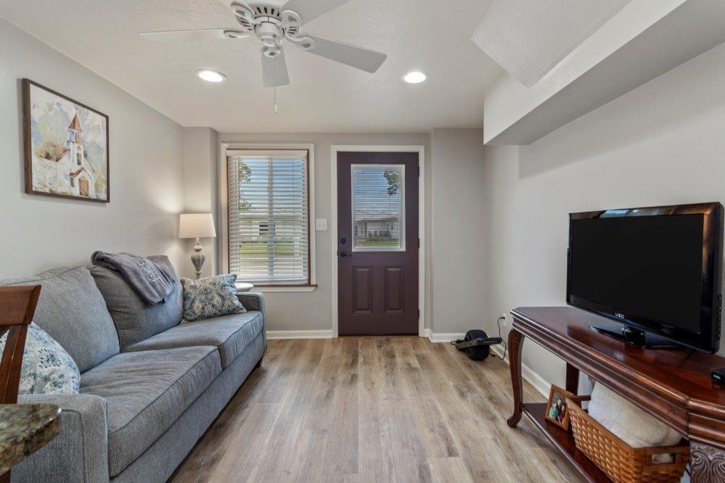 ELLIOTTS POINT 10TH ADDN - Residential