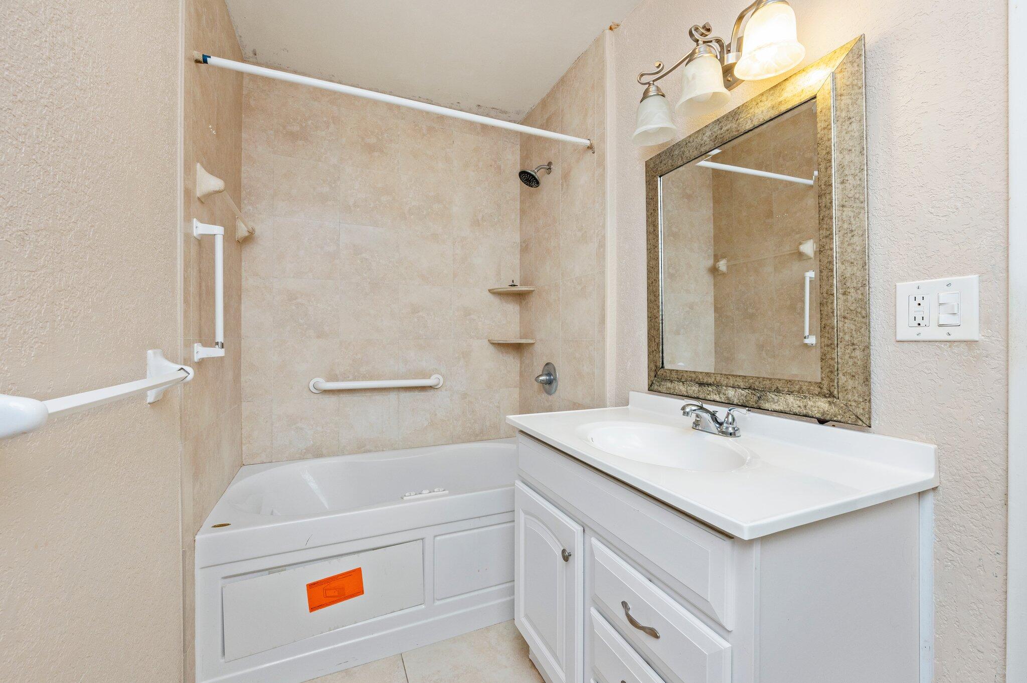 OAKLAND HEIGHTS LOT 28 BLK 5 - Residential