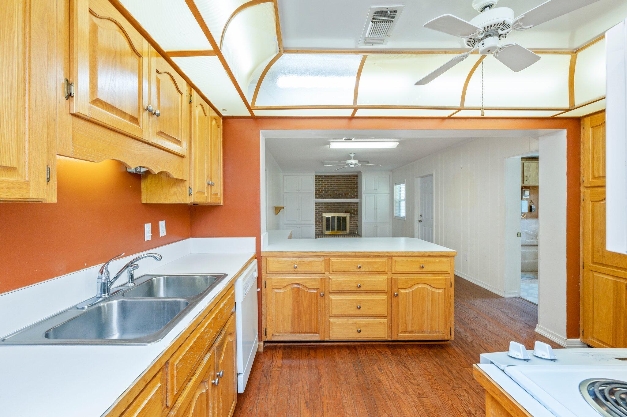 OAKLAND HEIGHTS LOT 28 BLK 5 - Residential