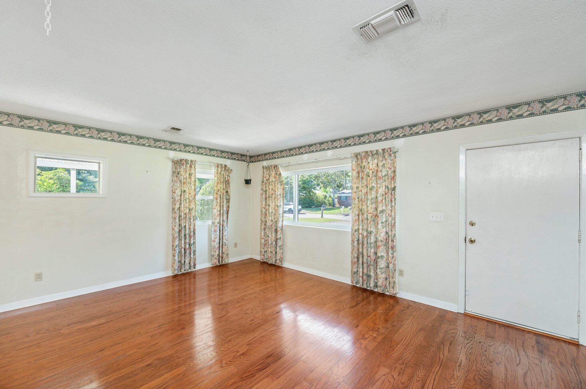 OAKLAND HEIGHTS LOT 28 BLK 5 - Residential