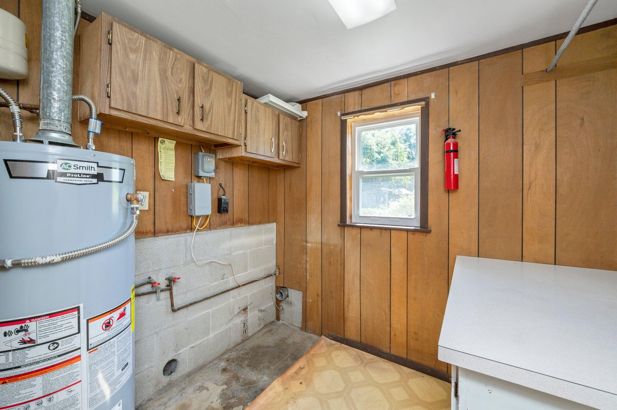 OAKLAND HEIGHTS LOT 28 BLK 5 - Residential