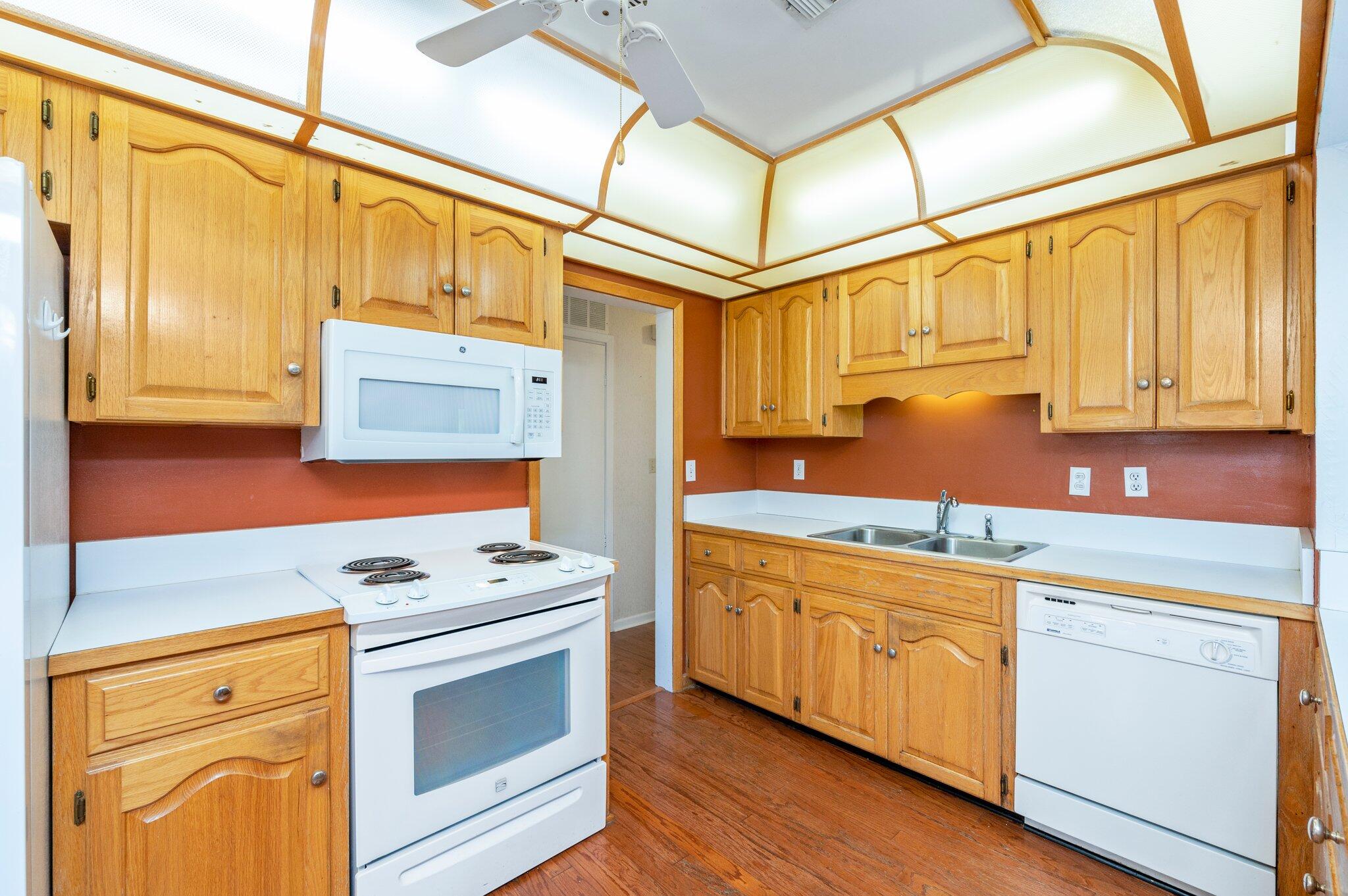 OAKLAND HEIGHTS LOT 28 BLK 5 - Residential