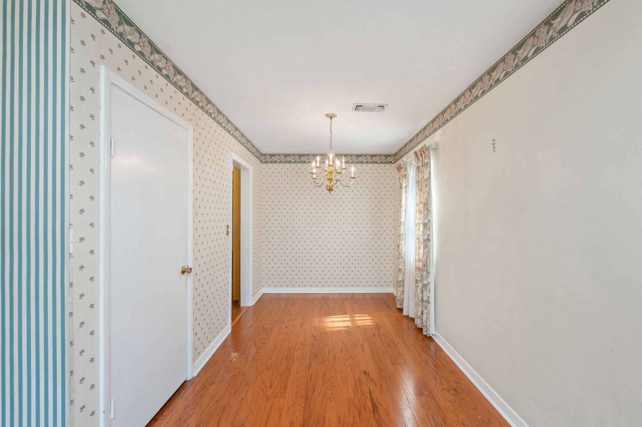 OAKLAND HEIGHTS LOT 28 BLK 5 - Residential