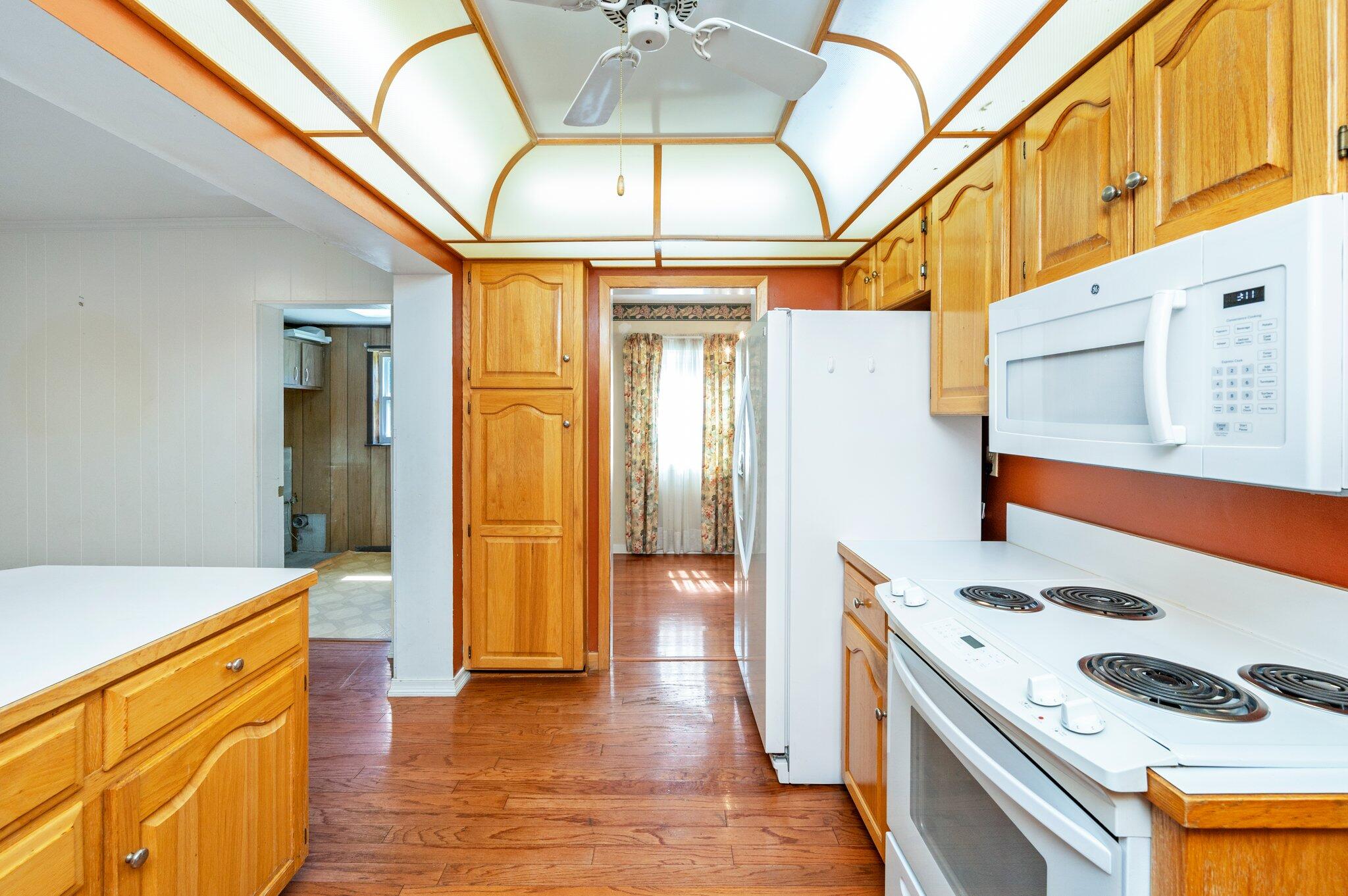 OAKLAND HEIGHTS LOT 28 BLK 5 - Residential