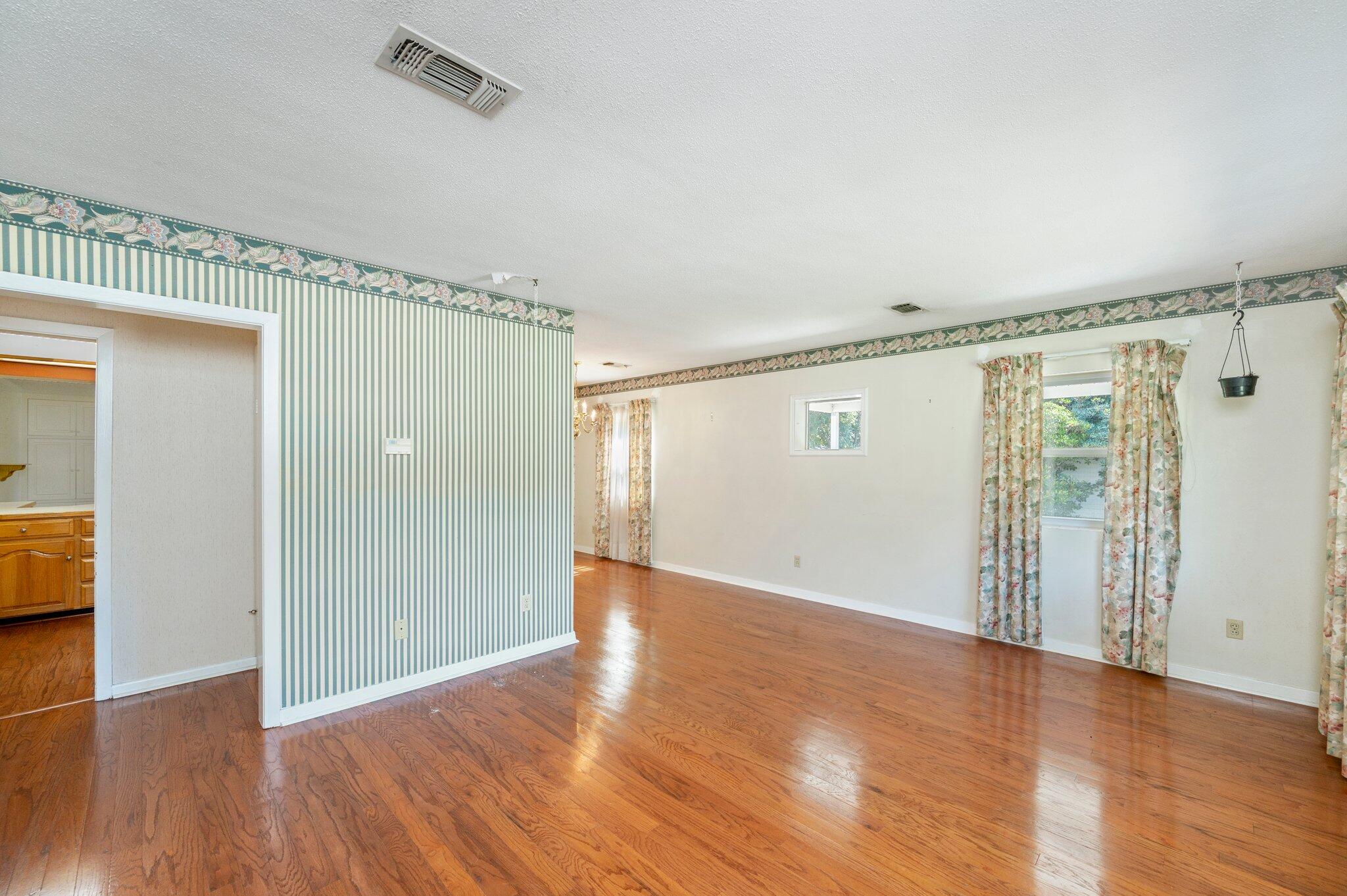 OAKLAND HEIGHTS LOT 28 BLK 5 - Residential