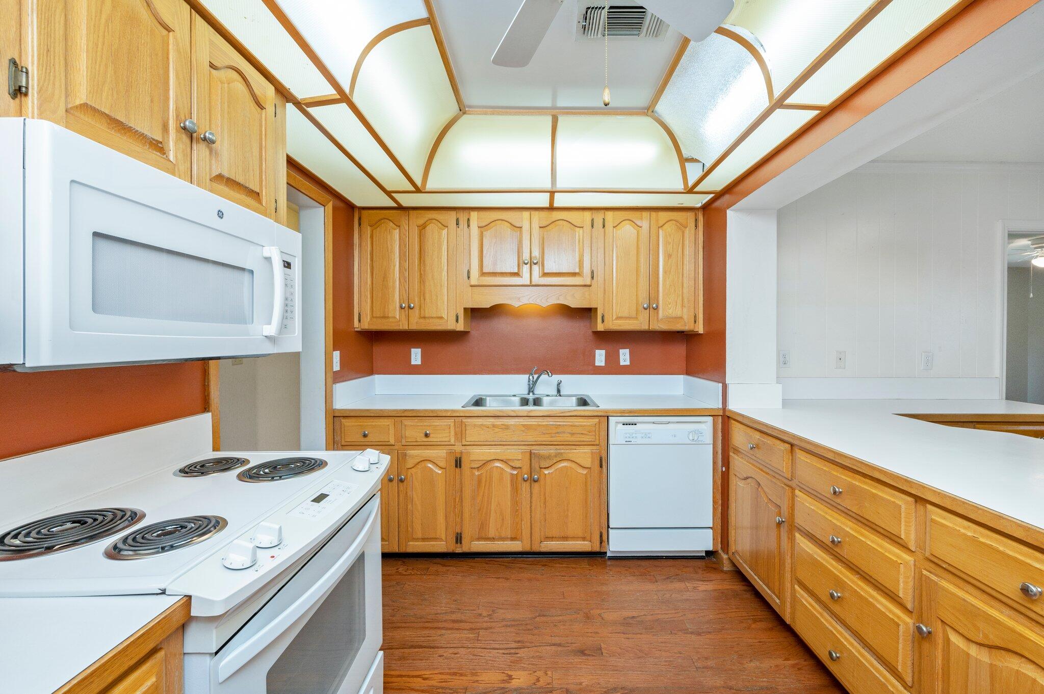 OAKLAND HEIGHTS LOT 28 BLK 5 - Residential