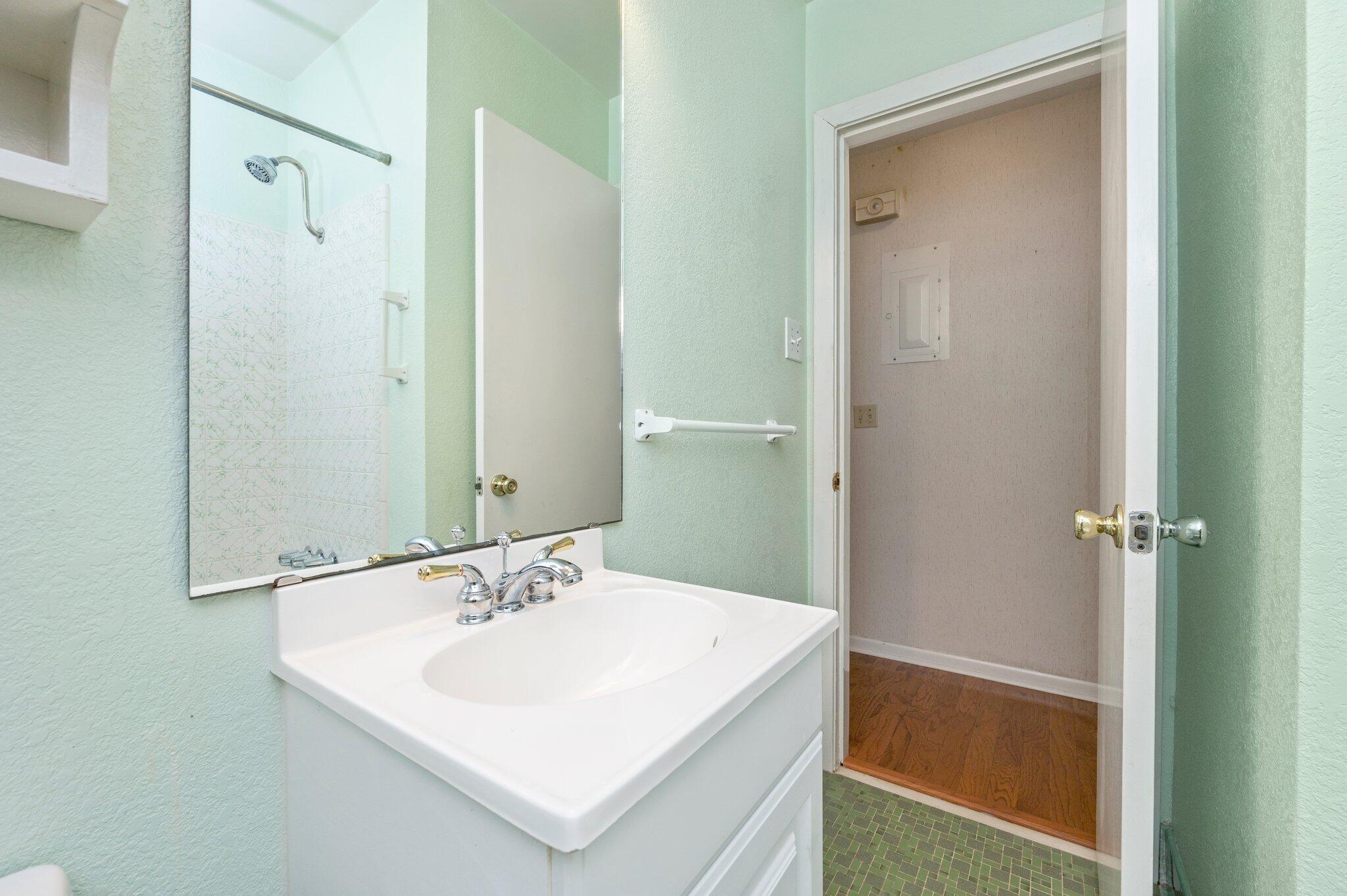 OAKLAND HEIGHTS LOT 28 BLK 5 - Residential