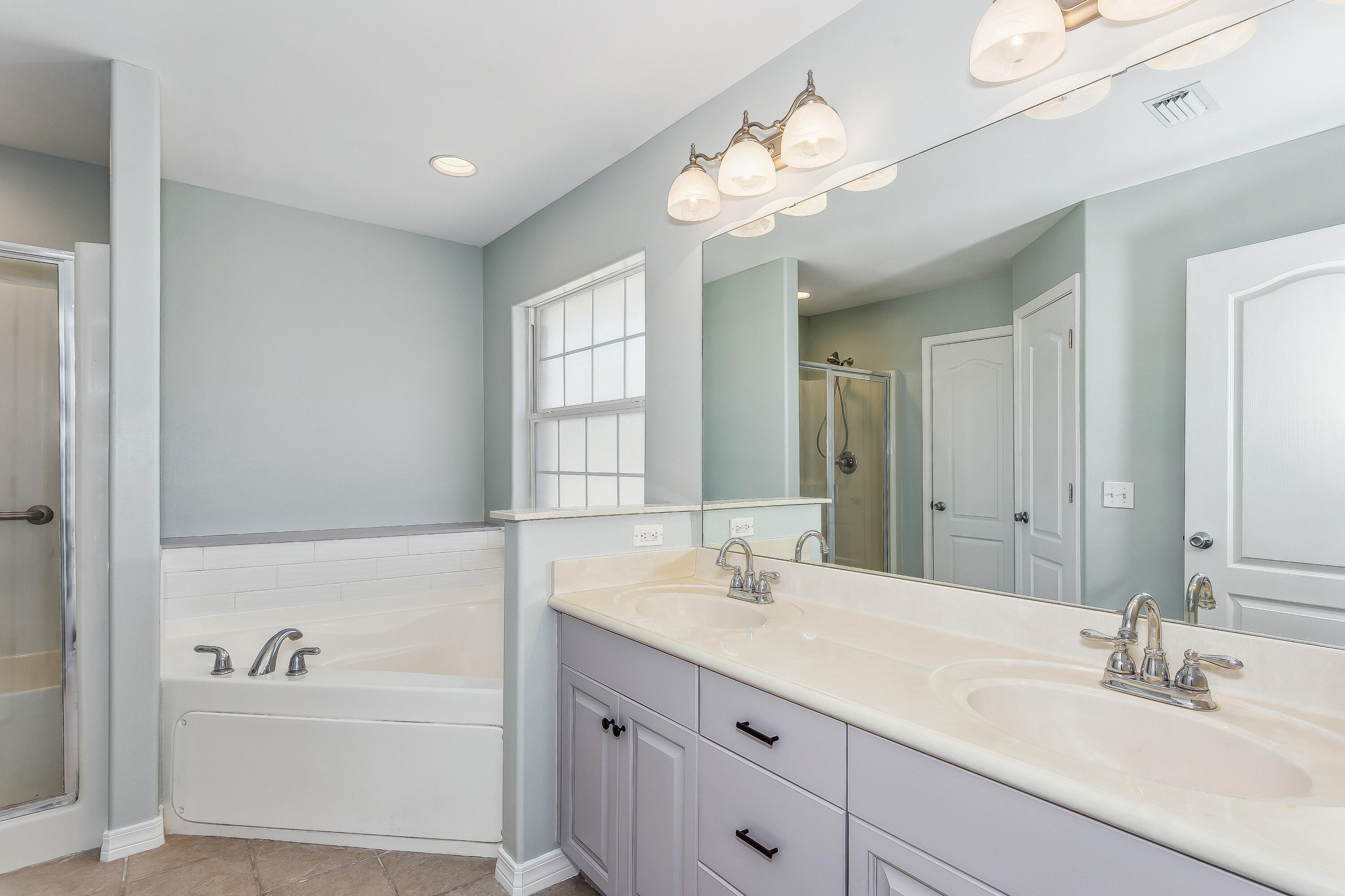 QUAYSIDE VILLAGE PH III - Residential