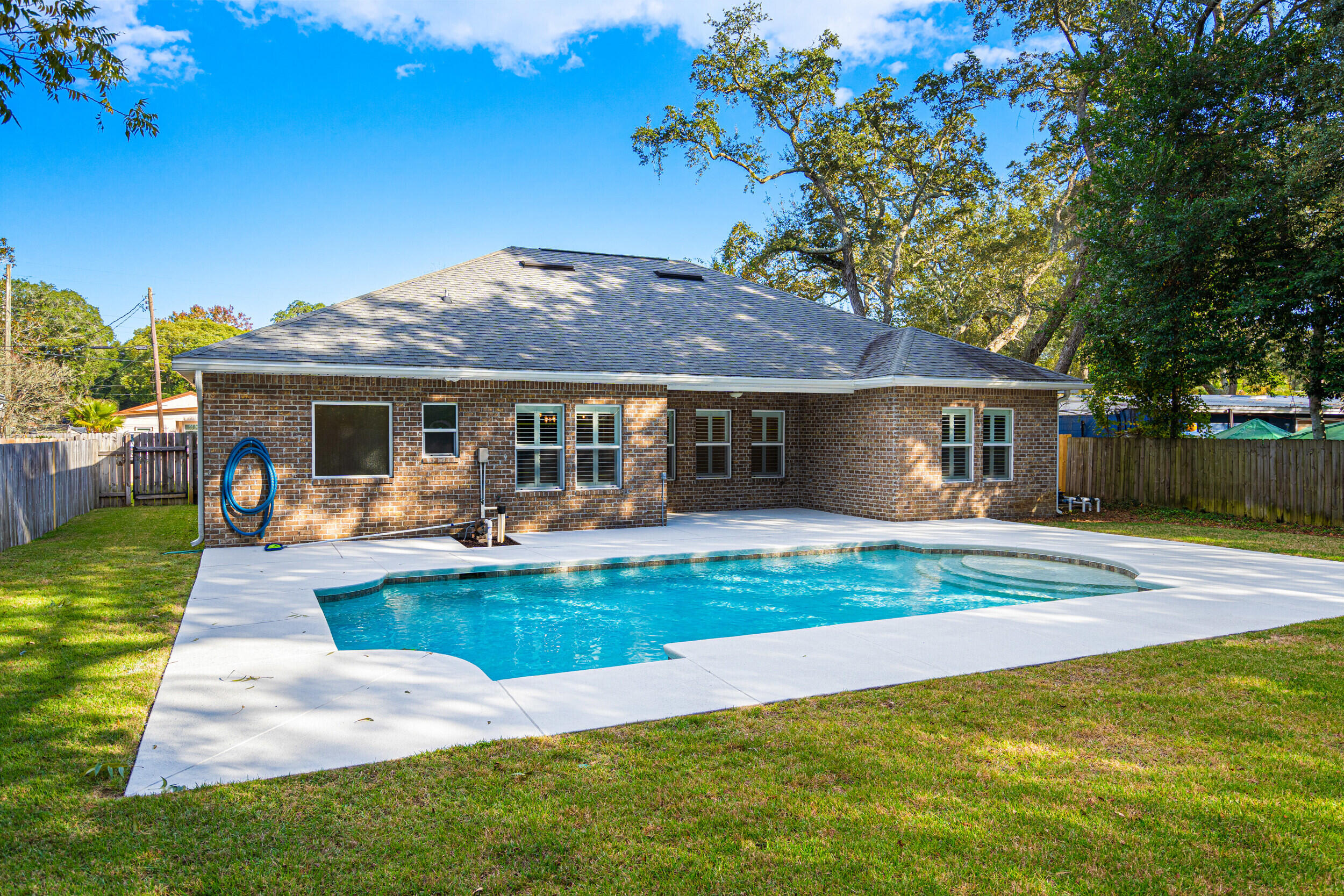 GARNIERS BEACH 2ND - Residential