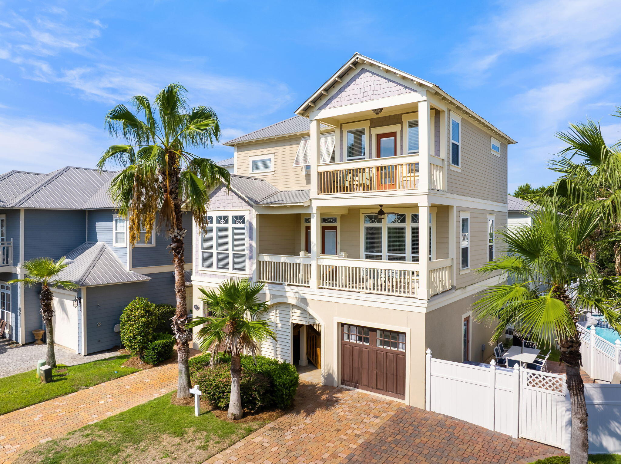 EMERALD WATERS VILLAGE - Residential