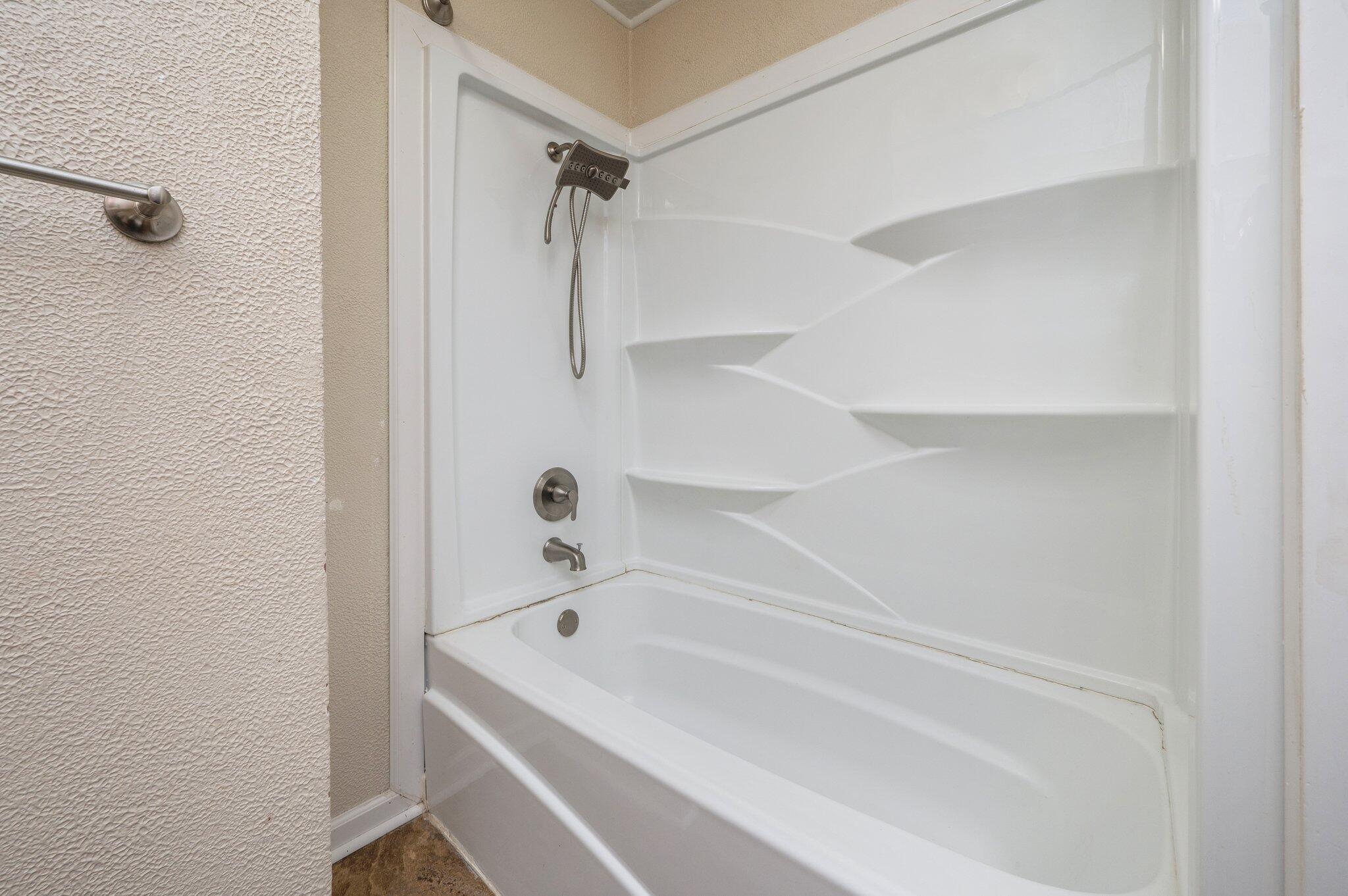 CREEKSIDE 3 - Residential Lease