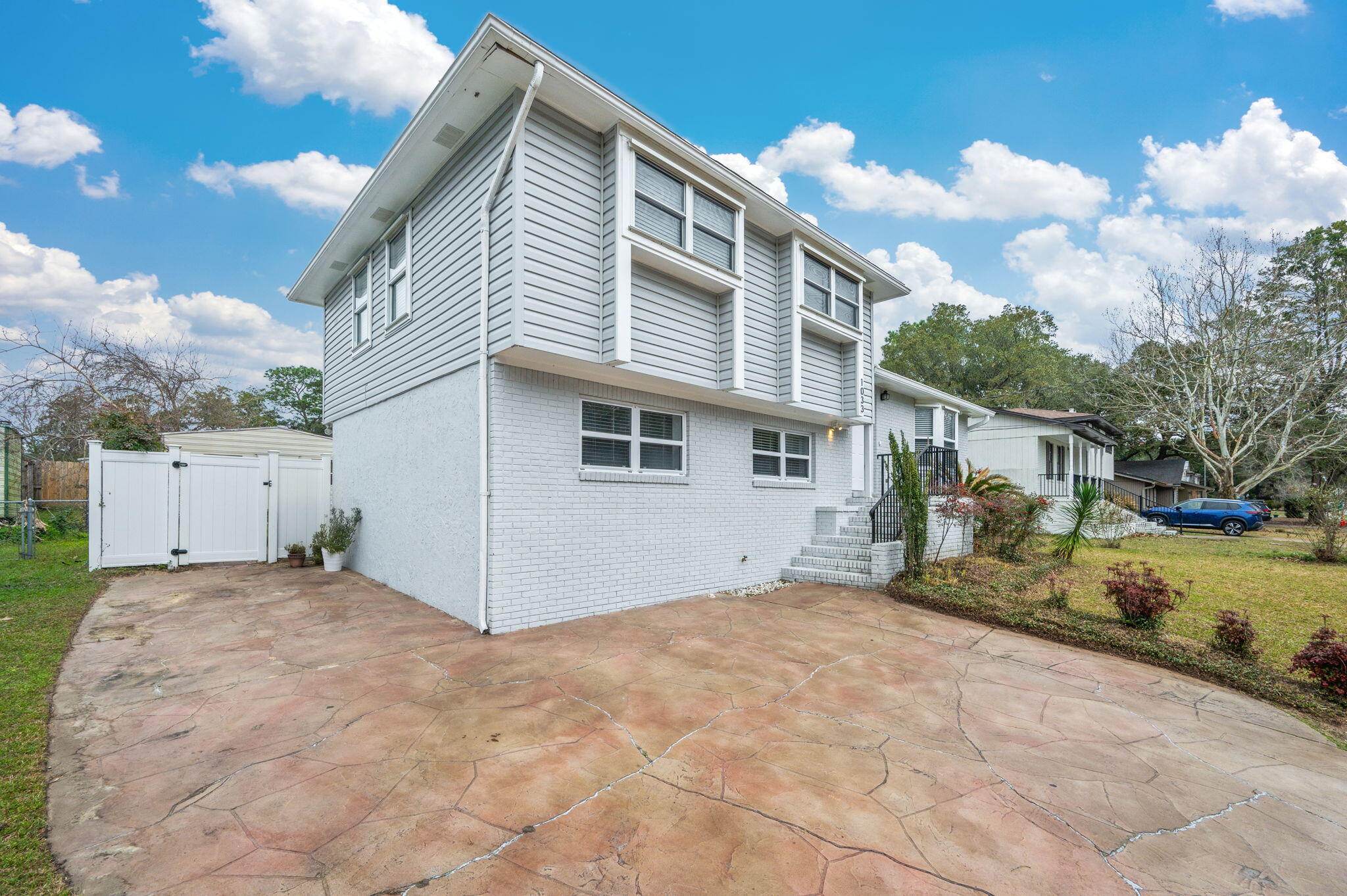 CREEKSIDE 3 - Residential Lease