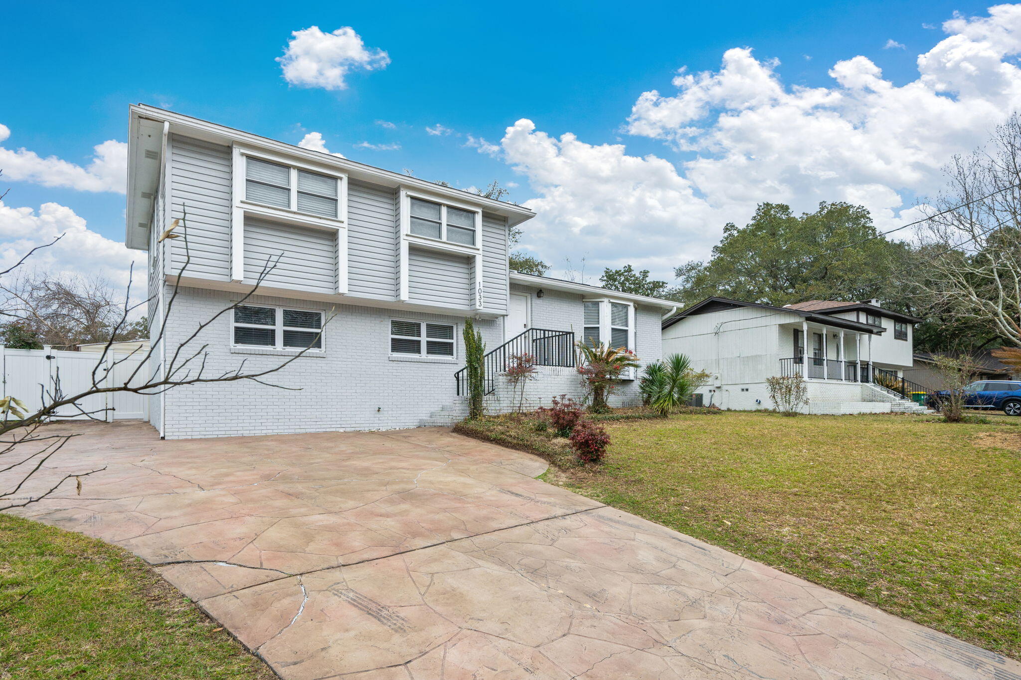 CREEKSIDE 3 - Residential Lease