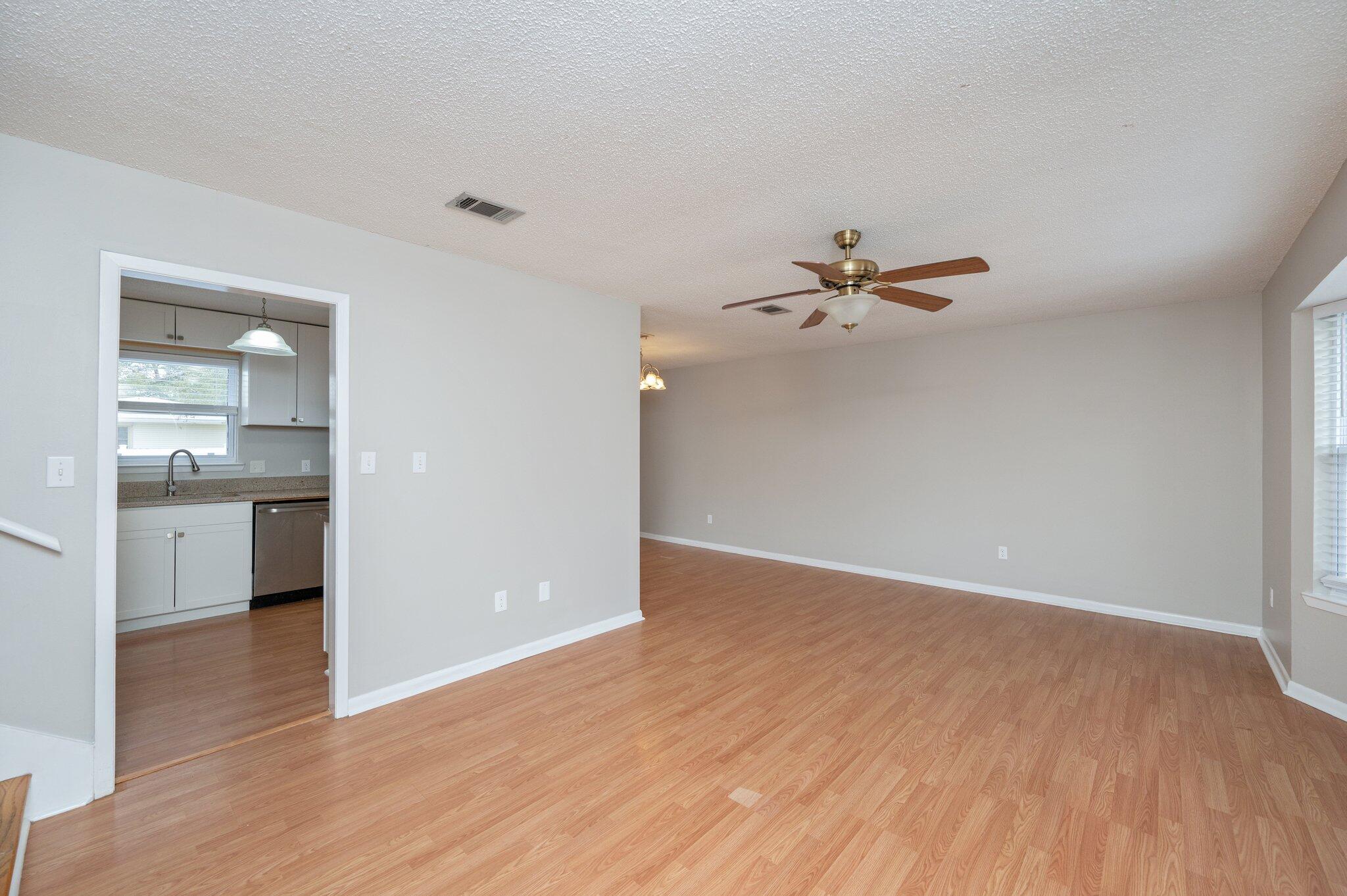 CREEKSIDE 3 - Residential Lease