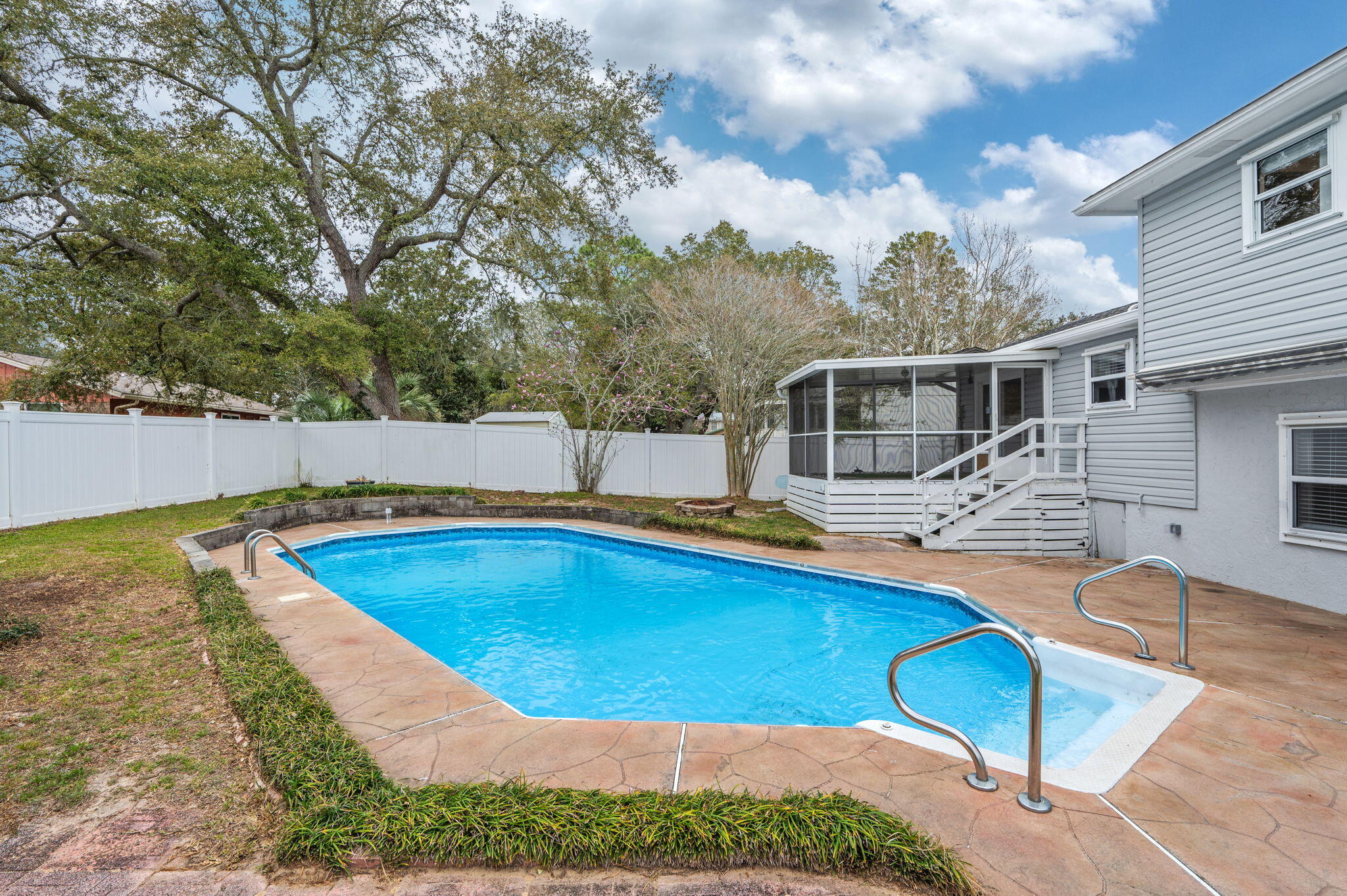 CREEKSIDE 3 - Residential Lease