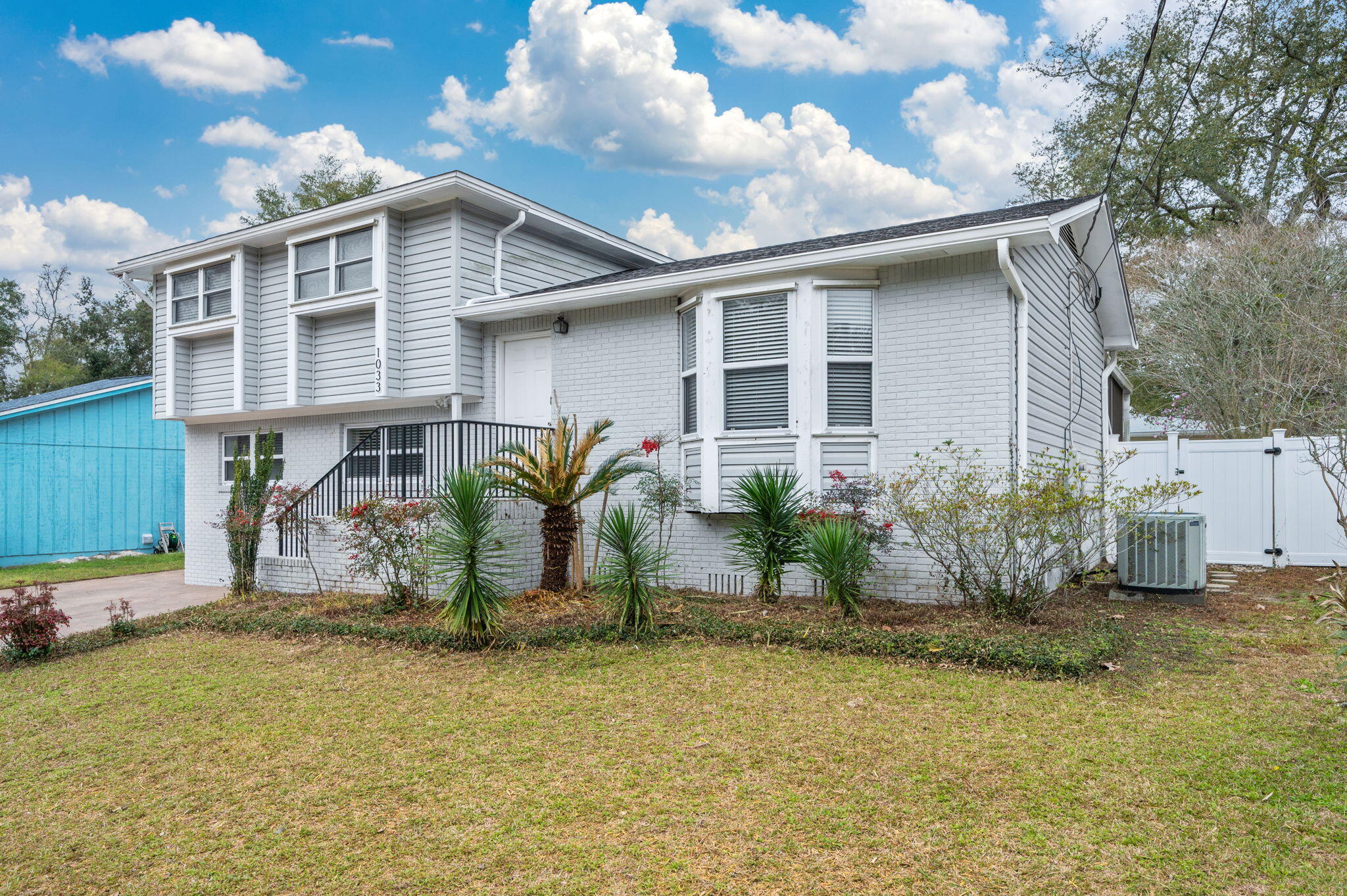 CREEKSIDE 3 - Residential Lease