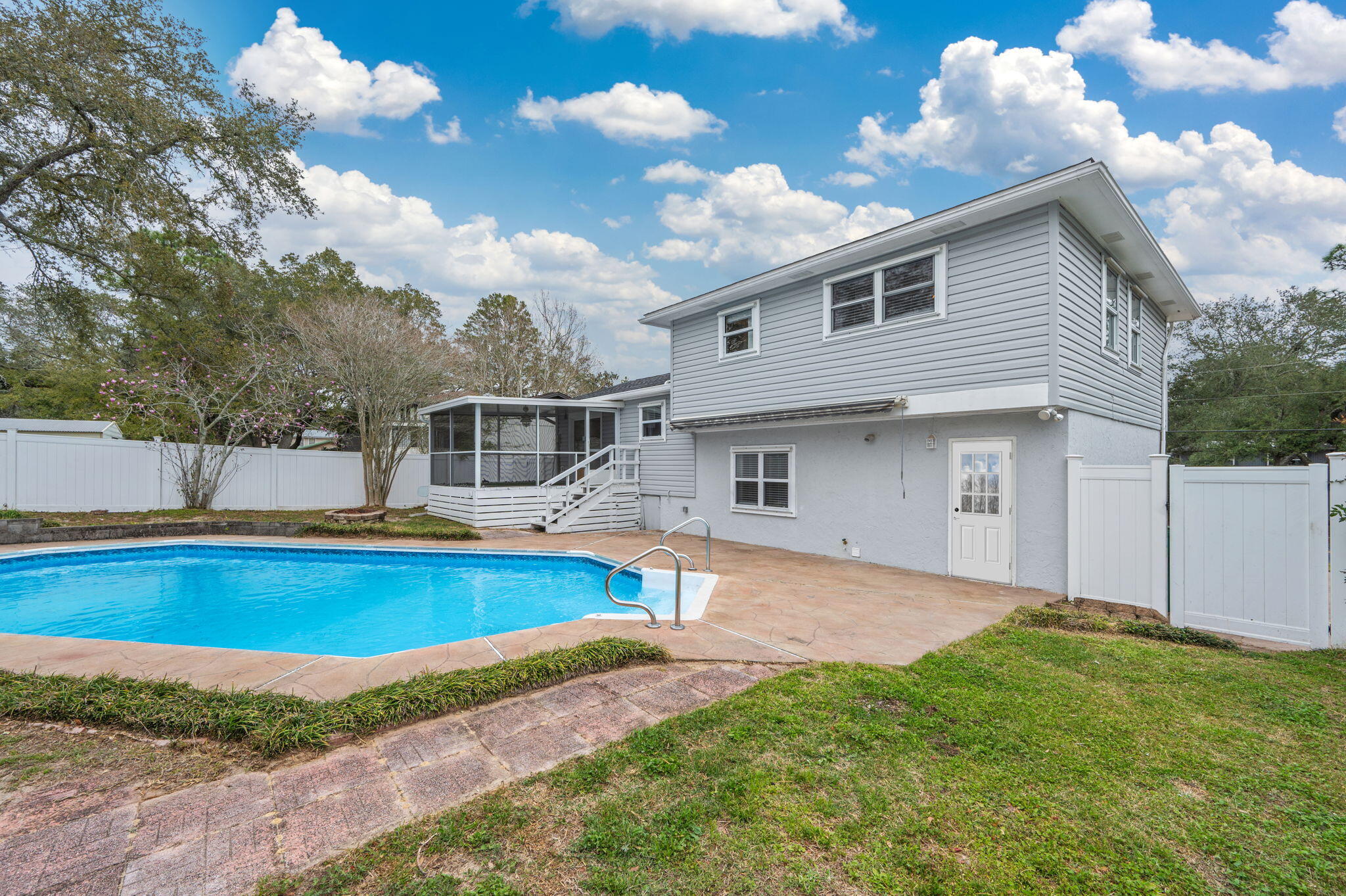 CREEKSIDE 3 - Residential Lease