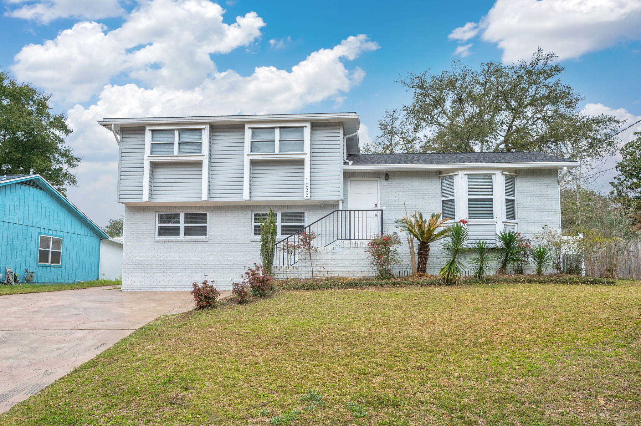 CREEKSIDE 3 - Residential Lease