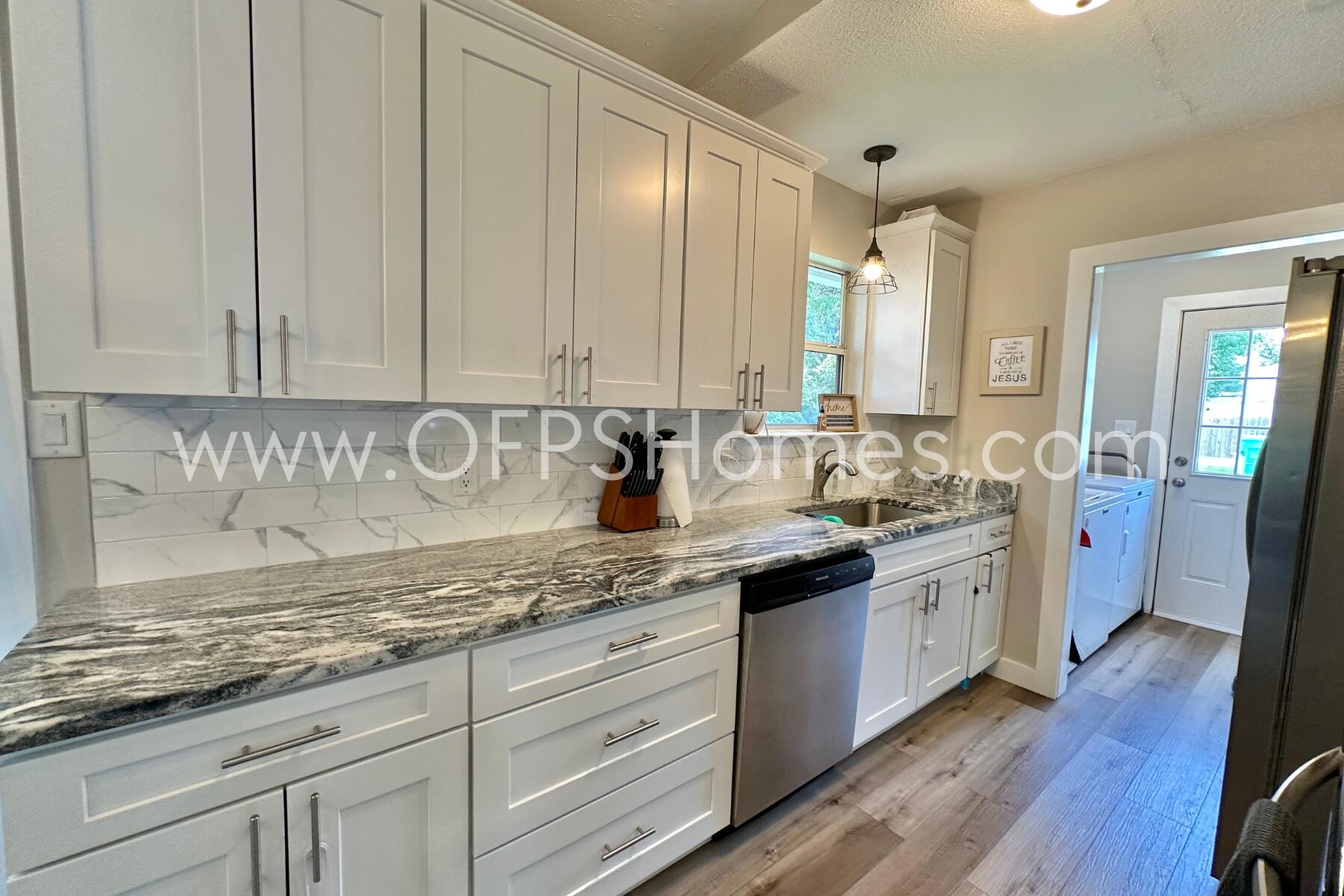 CASA LOMA S/D - Residential Lease