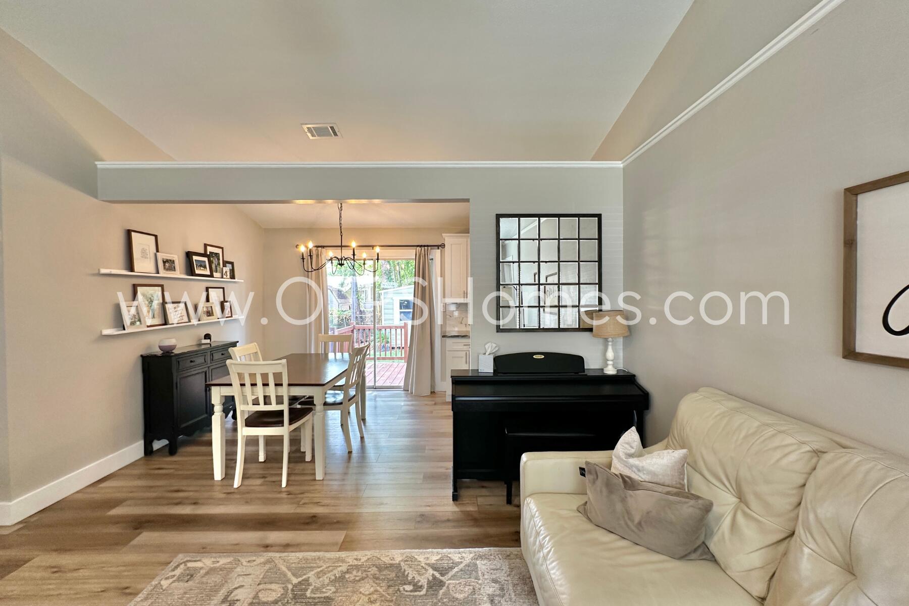 CASA LOMA S/D - Residential Lease