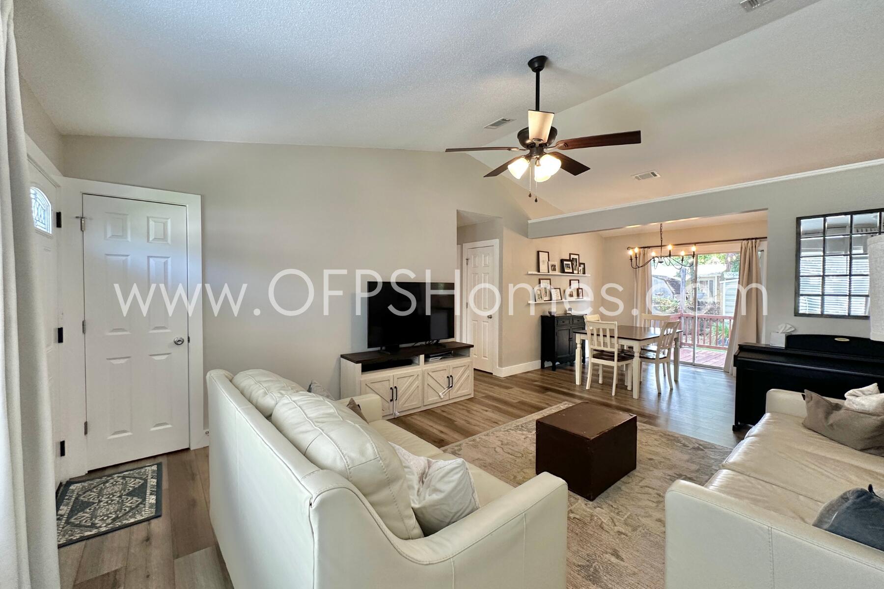 CASA LOMA S/D - Residential Lease