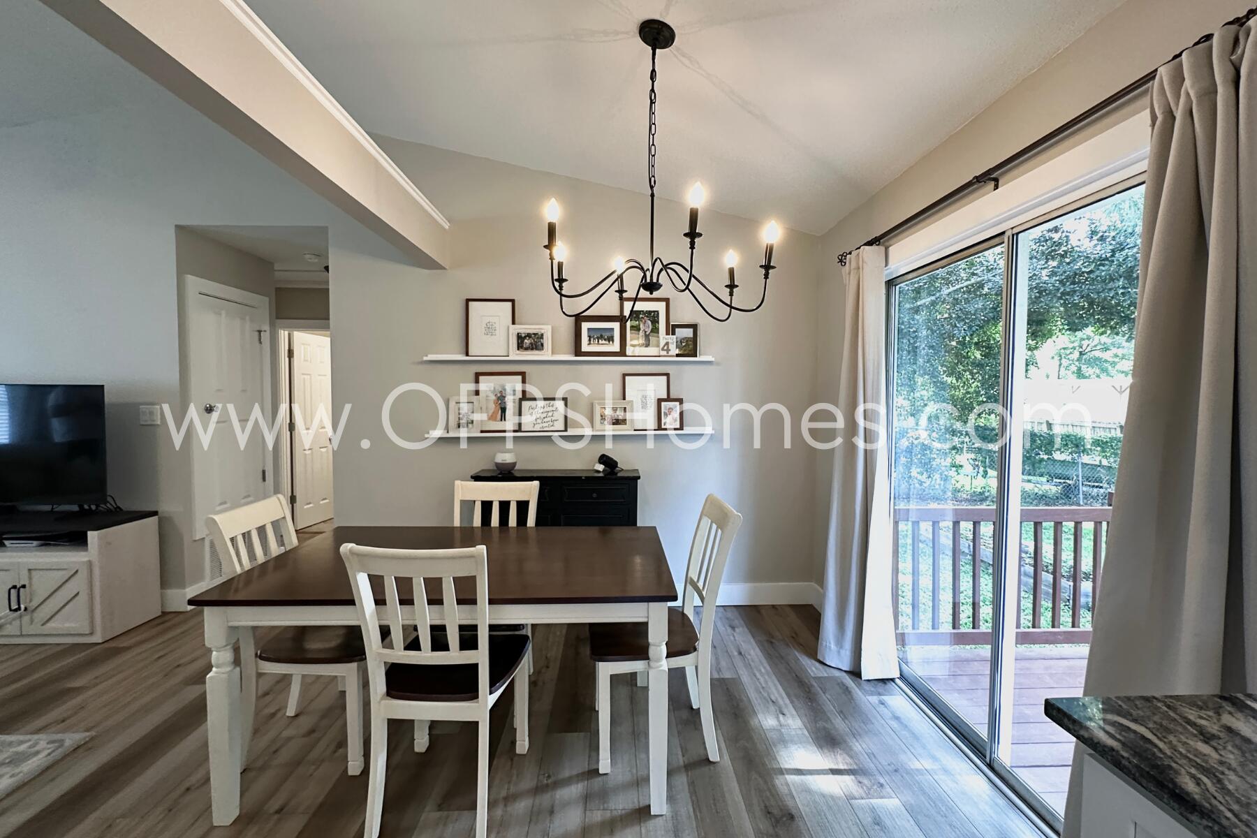 CASA LOMA S/D - Residential Lease