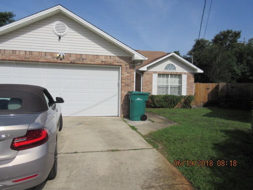BRICK FRONT, OPEN FLOOR PLAN, LIGHT & AIRY. SPACIOUS KITCHEN HAS WHITE CABINETS, PANTRY & BREAKFAST AREA. LARGE MASTER BEDROOM COMPLIMENTED BY OVERSIZE MASTER BATH WITH GARDEN TUB & SEPARATE GLASSED-IN SHOWER, EXTRA LARGE VANITY WITH HIS & HER SINKS. NEVER WORRY ABOUT WOOD FOR THIS FIREPLACE WITH GAS LOGS. CERAMIC TILE ENTRY. THE OVERSIZE LOT COMPLETELY PRIVACY FENCED. LOT IRREGULAR SHAPE WITH LARGE BACK YARD & OPEN PATIO.