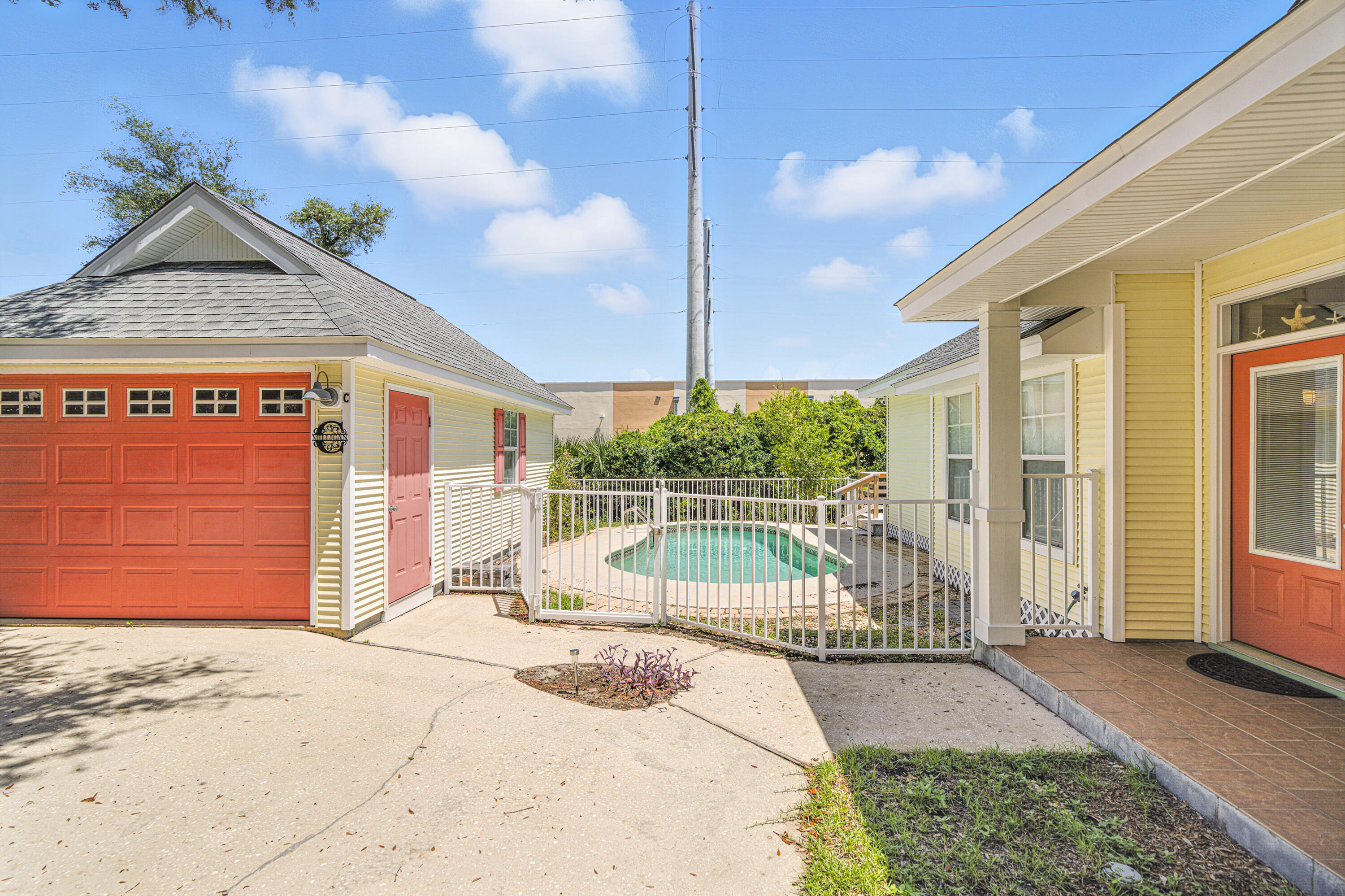 CRYSTAL BEACH COTTAGES - Residential