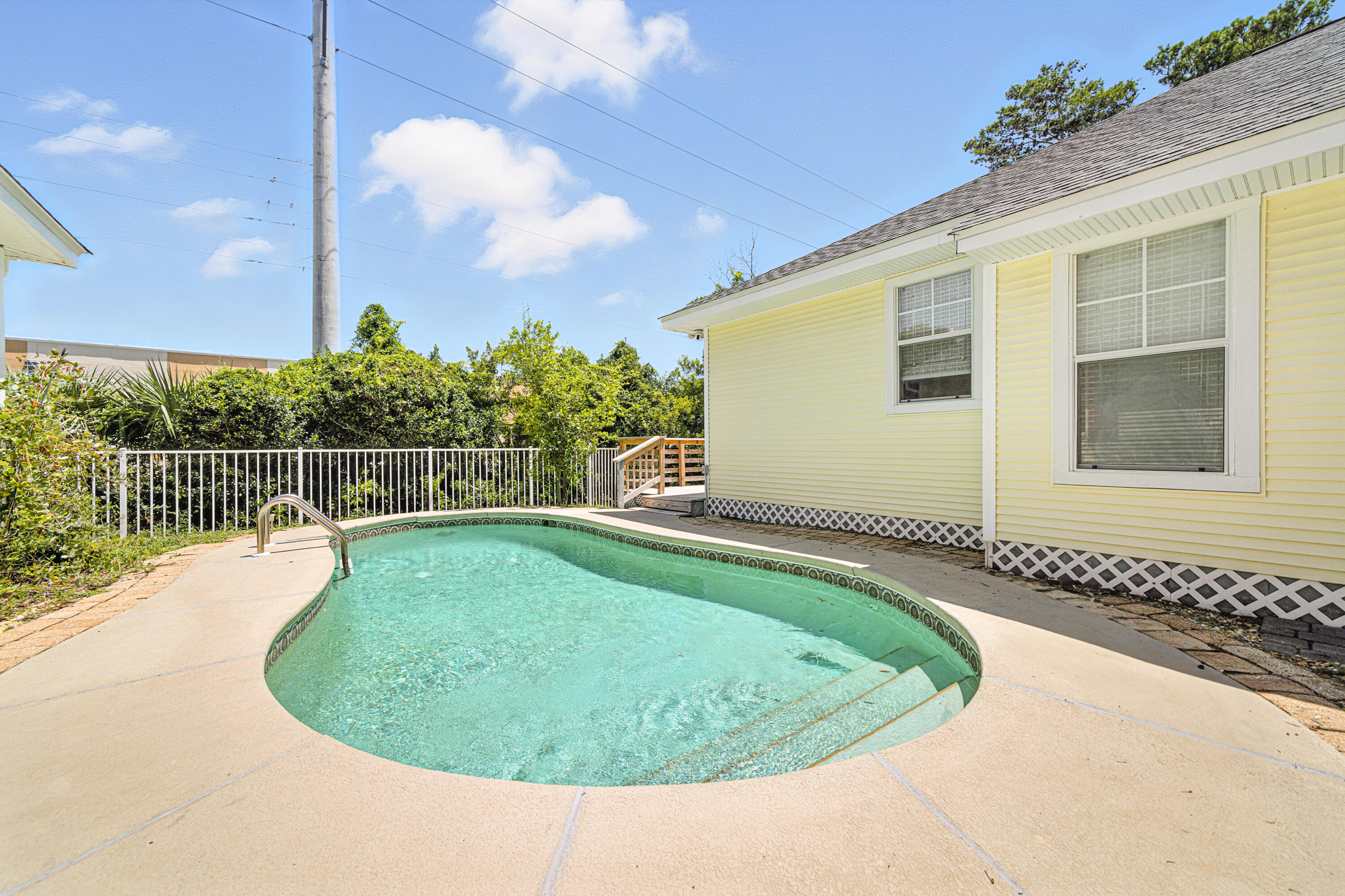 CRYSTAL BEACH COTTAGES - Residential