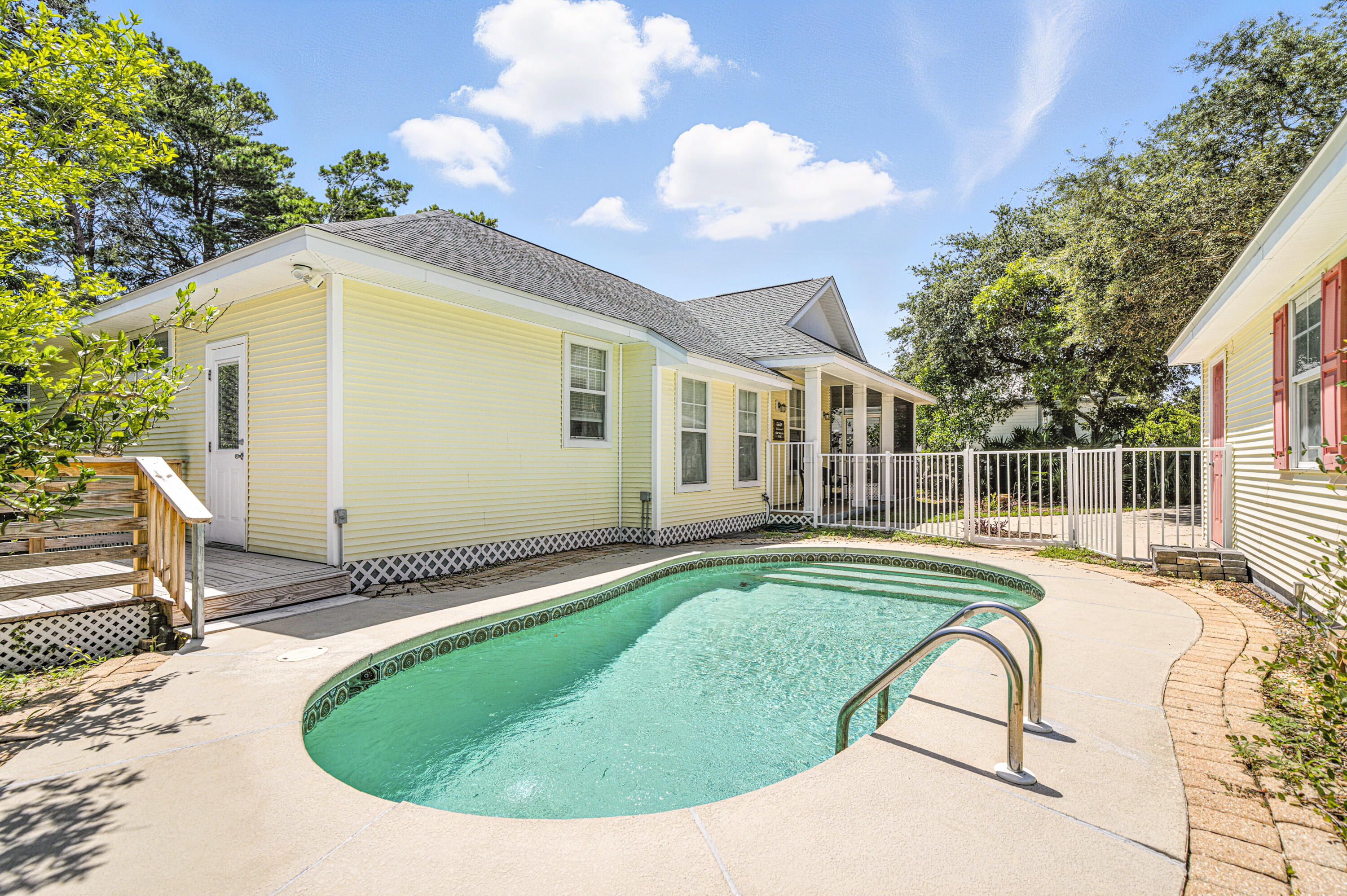 CRYSTAL BEACH COTTAGES - Residential