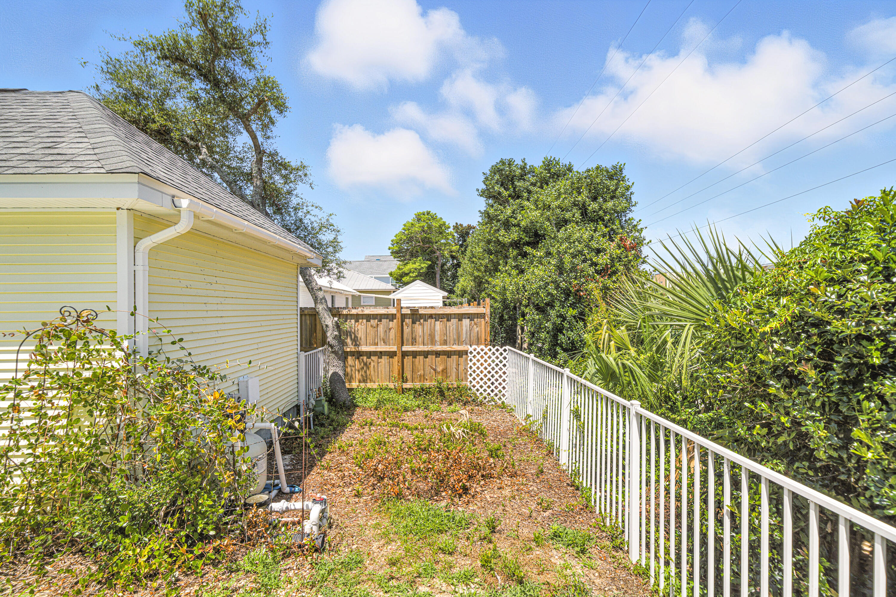 CRYSTAL BEACH COTTAGES - Residential