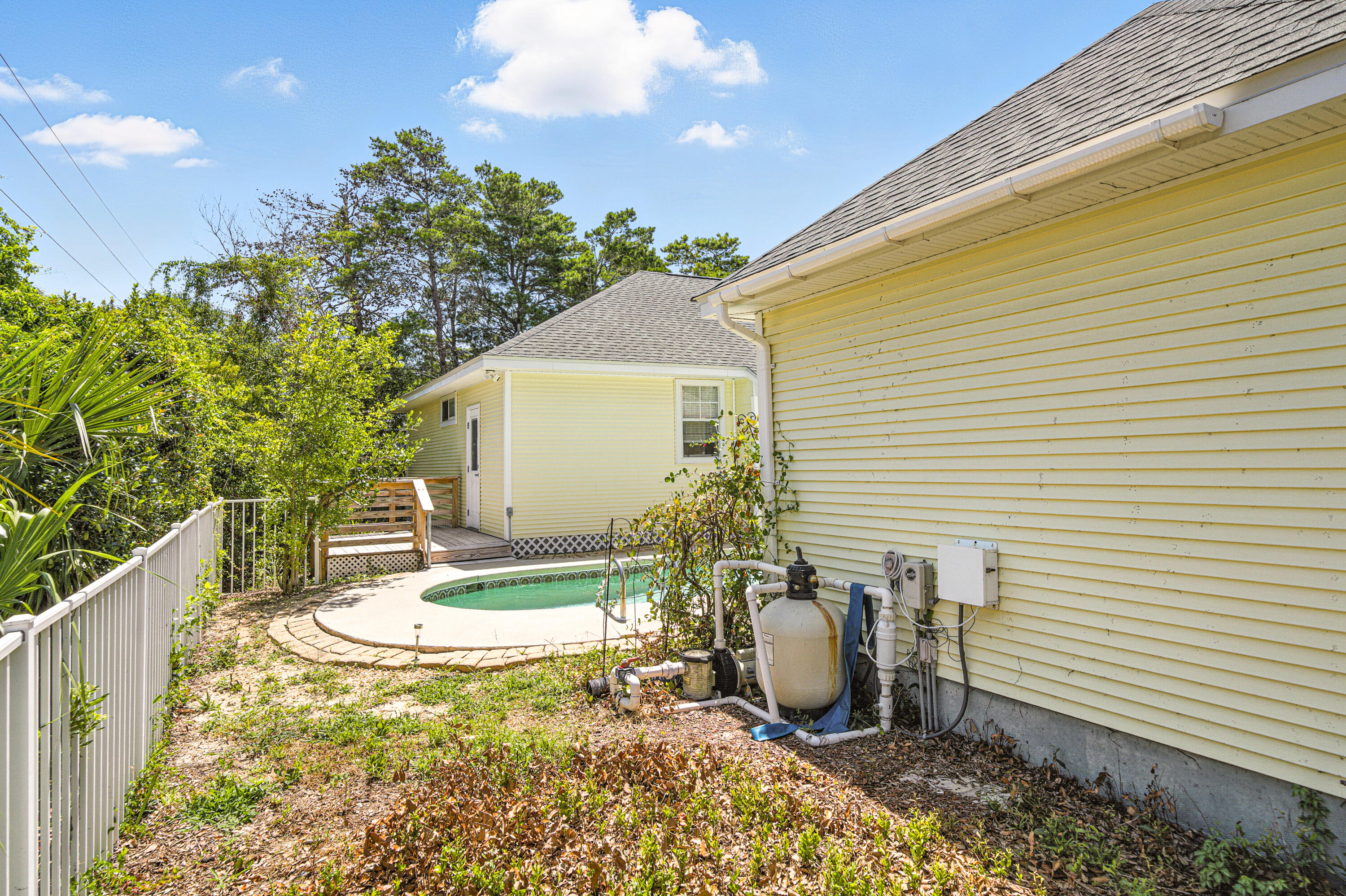 CRYSTAL BEACH COTTAGES - Residential