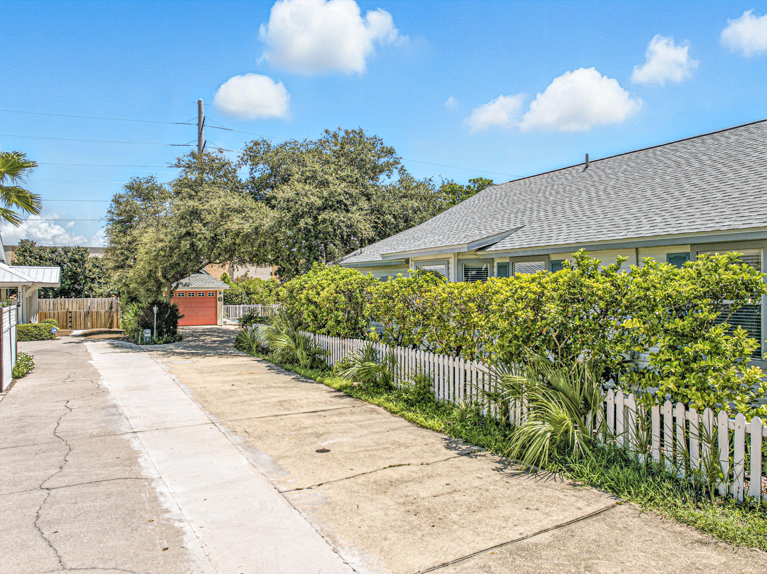 CRYSTAL BEACH COTTAGES - Residential