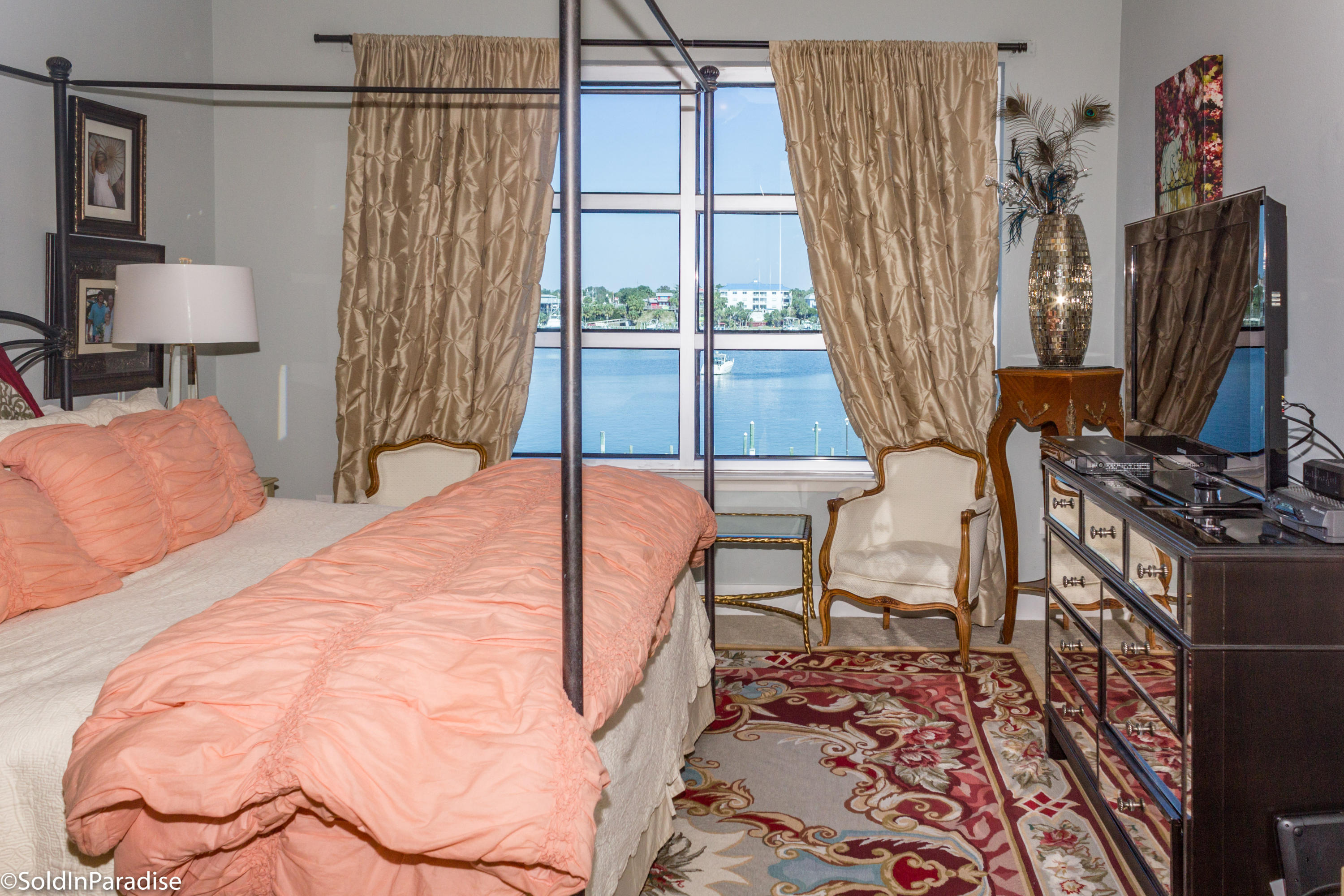 HARBOR LIGHTS - Residential