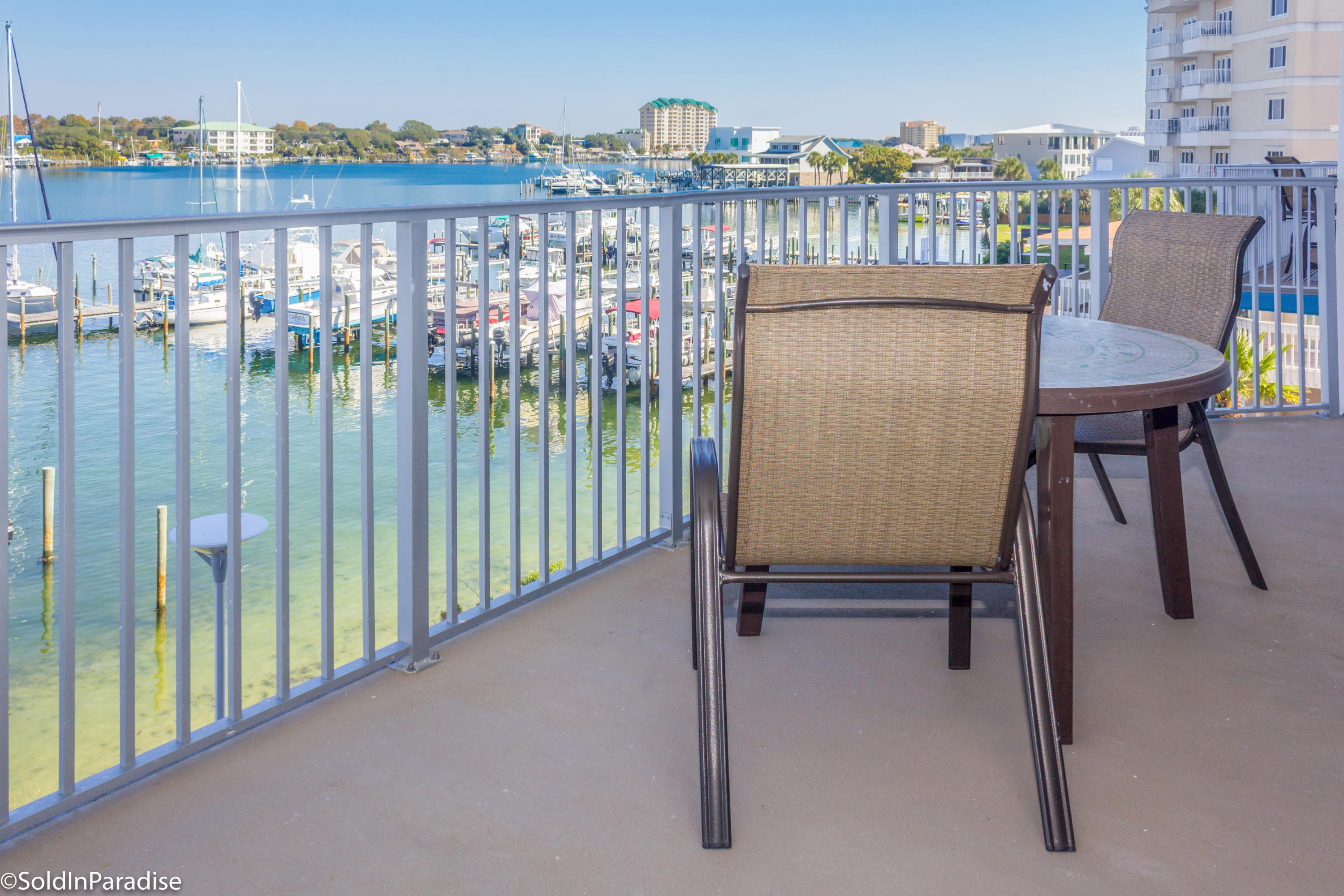 HARBOR LIGHTS - Residential